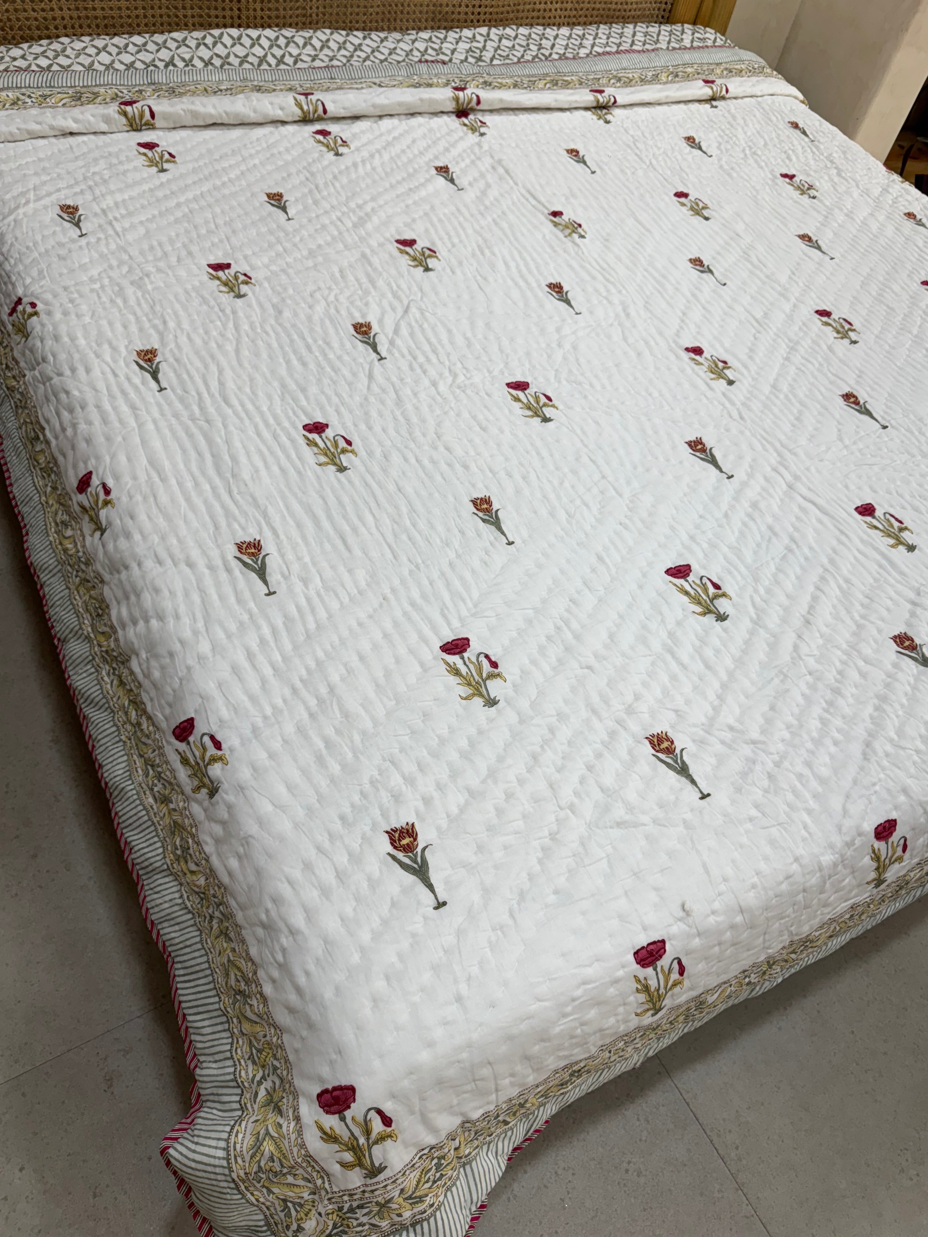 MINI BLOSSOM HAND BLOCK PRINTED REVERSIBLE MULMUL DOUBLE BED QUILT