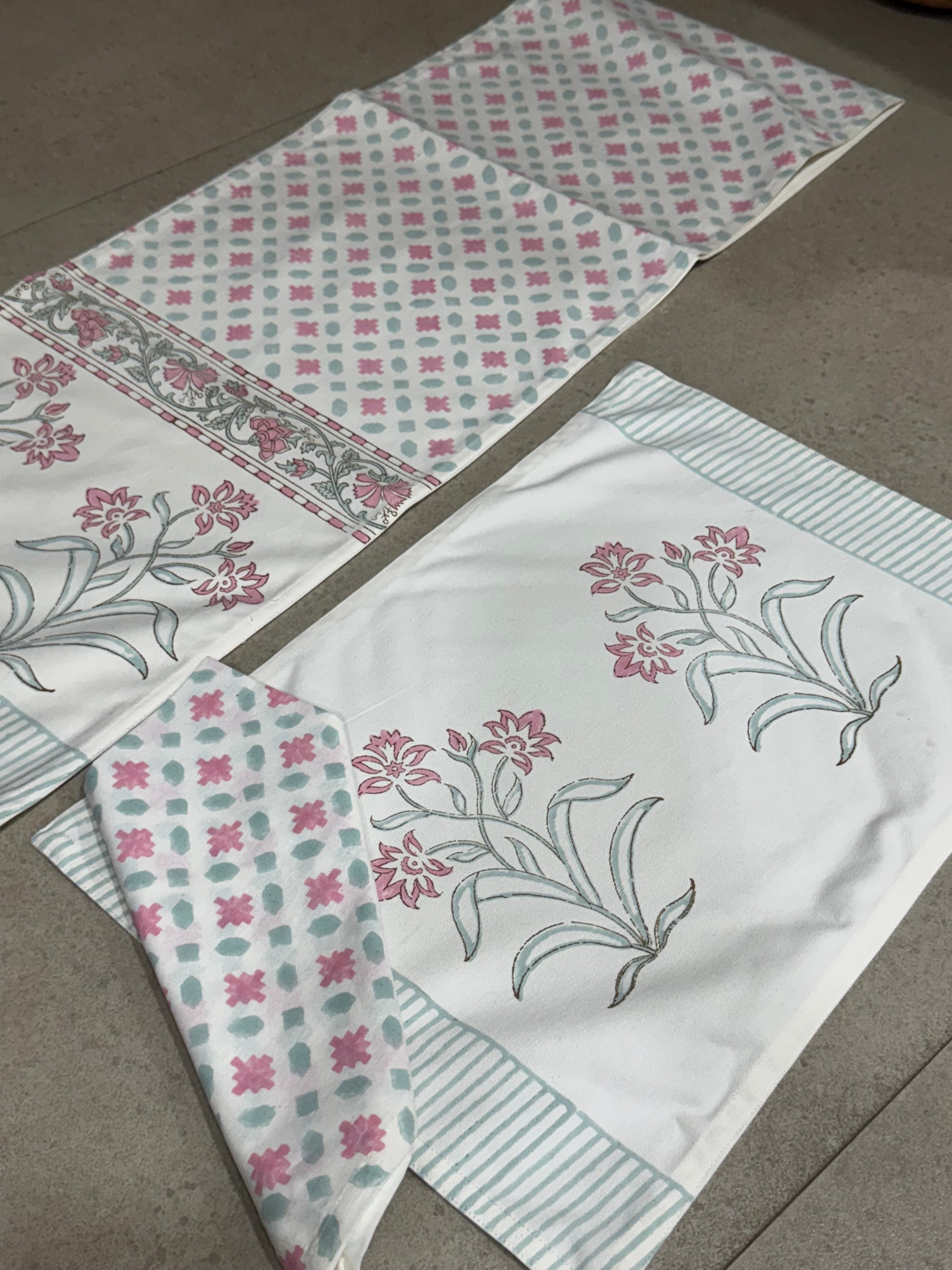 SIX SEATER TABLE RUNNER , SIX MATS AND SIX NAPKIN SET