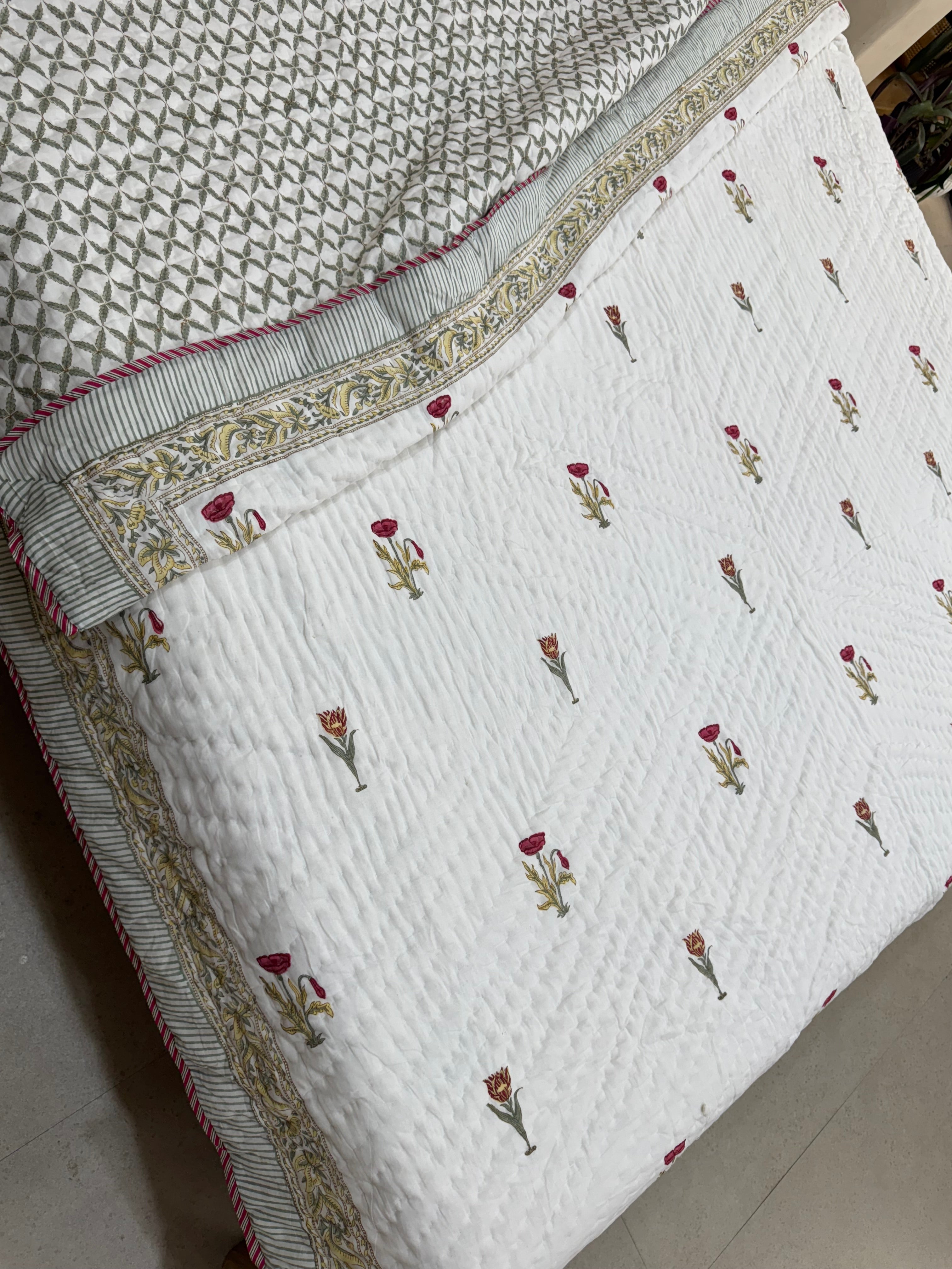 MINI BLOSSOM HAND BLOCK PRINTED REVERSIBLE MULMUL DOUBLE BED QUILT