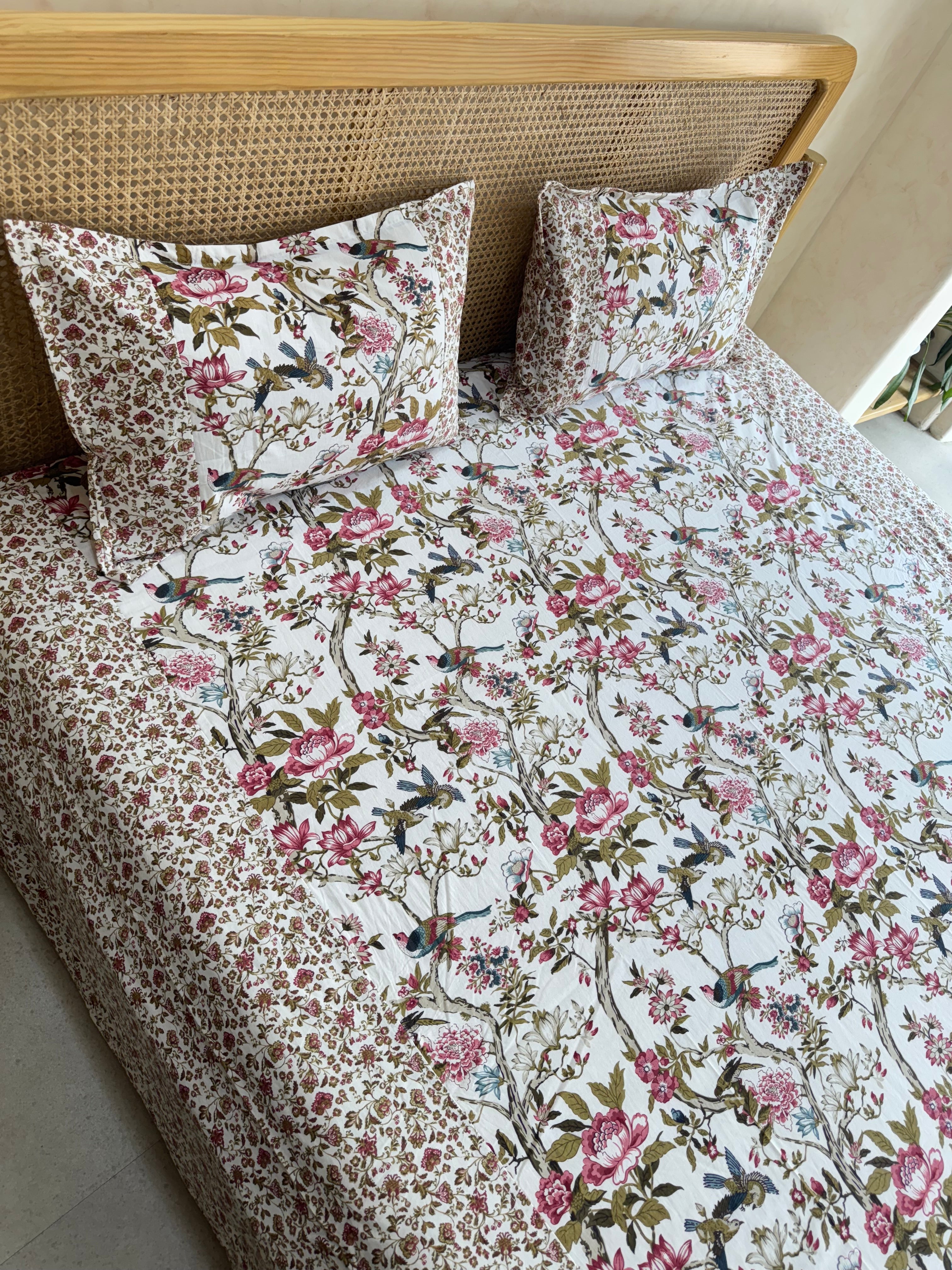KANAK BEDSHEET WITH TWO PILLOW CASES