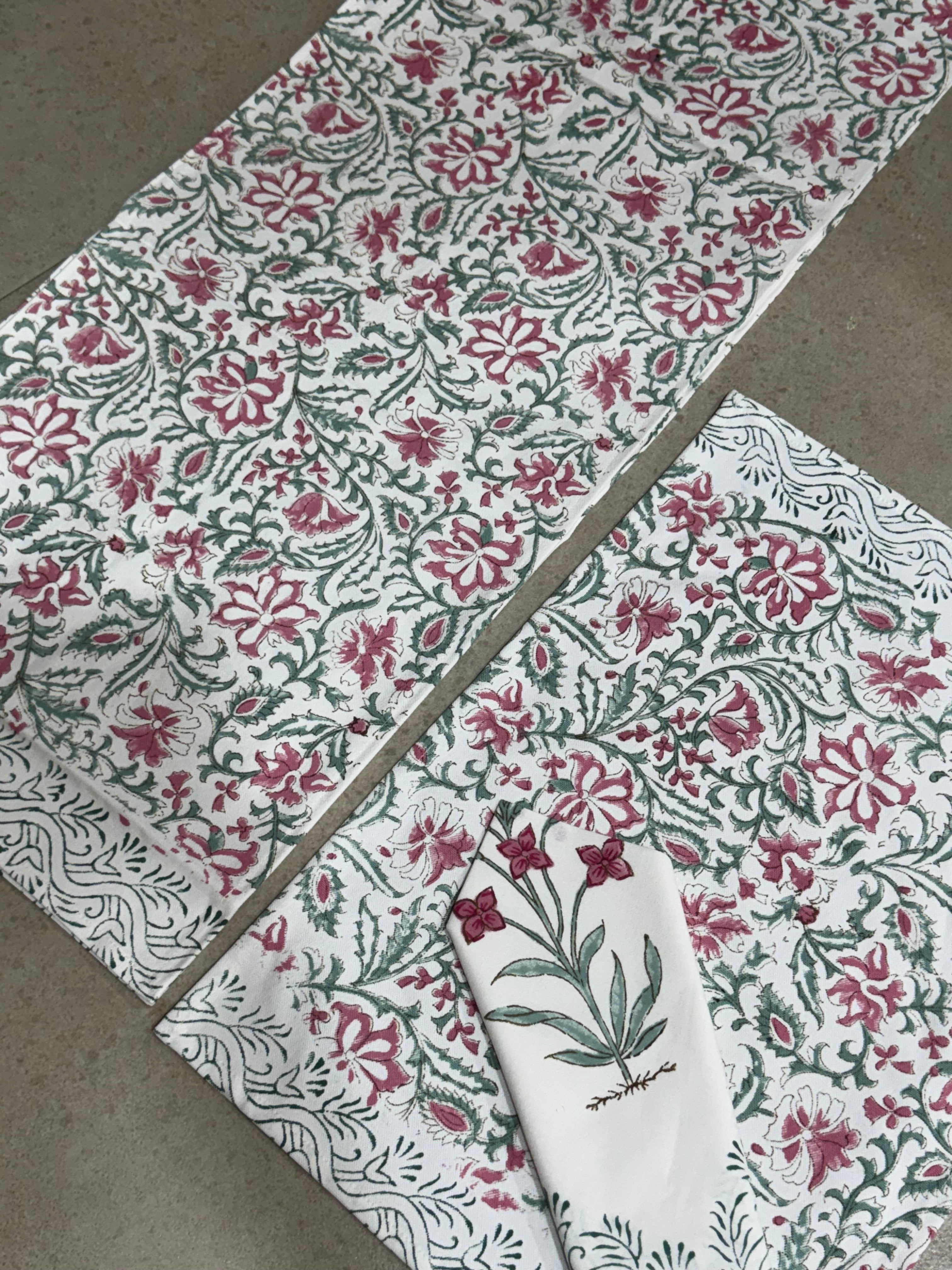 SIX SEATER TABLE RUNNER , SIX MATS AND SIX NAPKIN SET