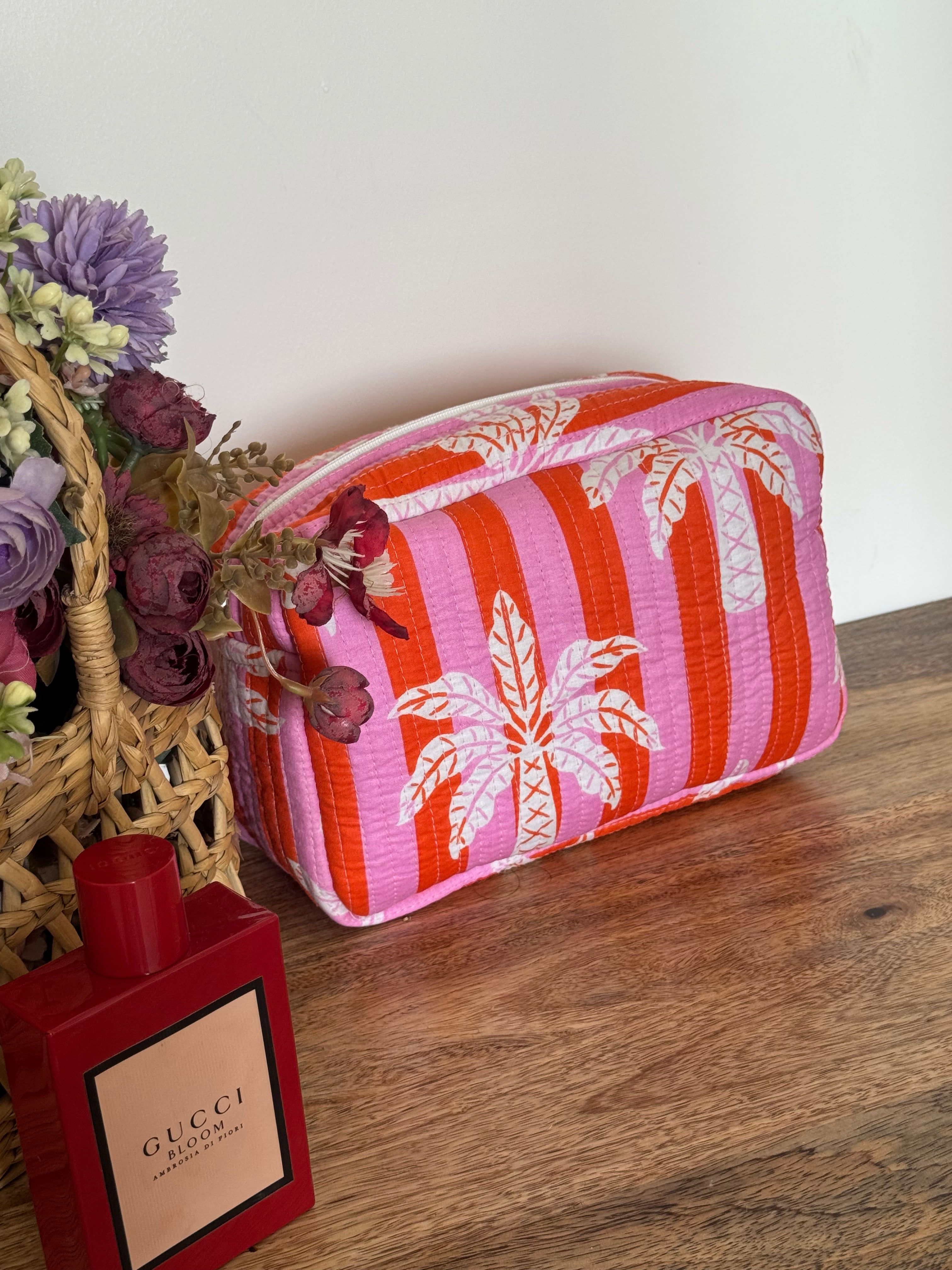 MULTI PURPOSE TOILETRY BAG