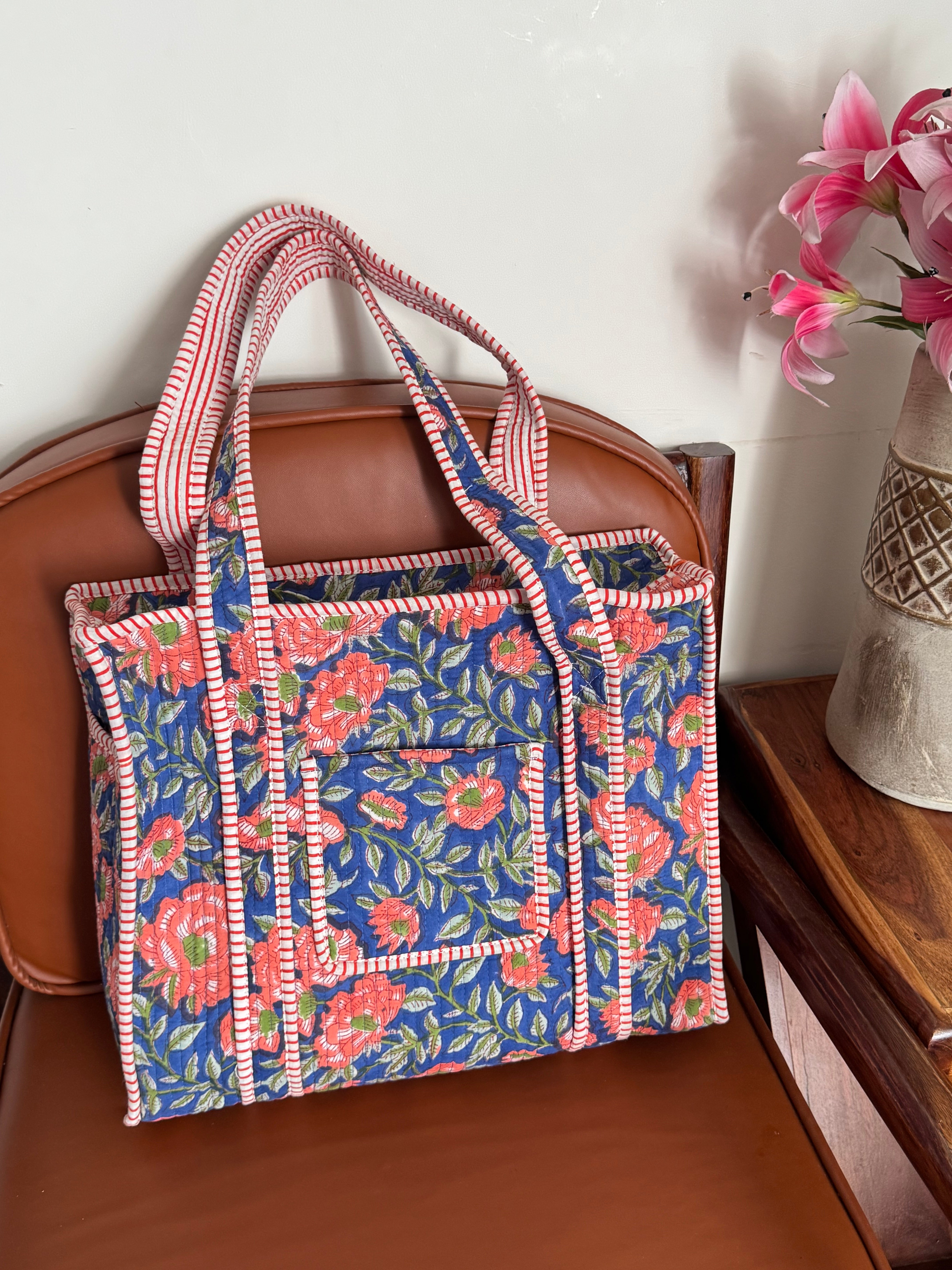 MEDIUM TOTE BAG WITH THREE POCKETS