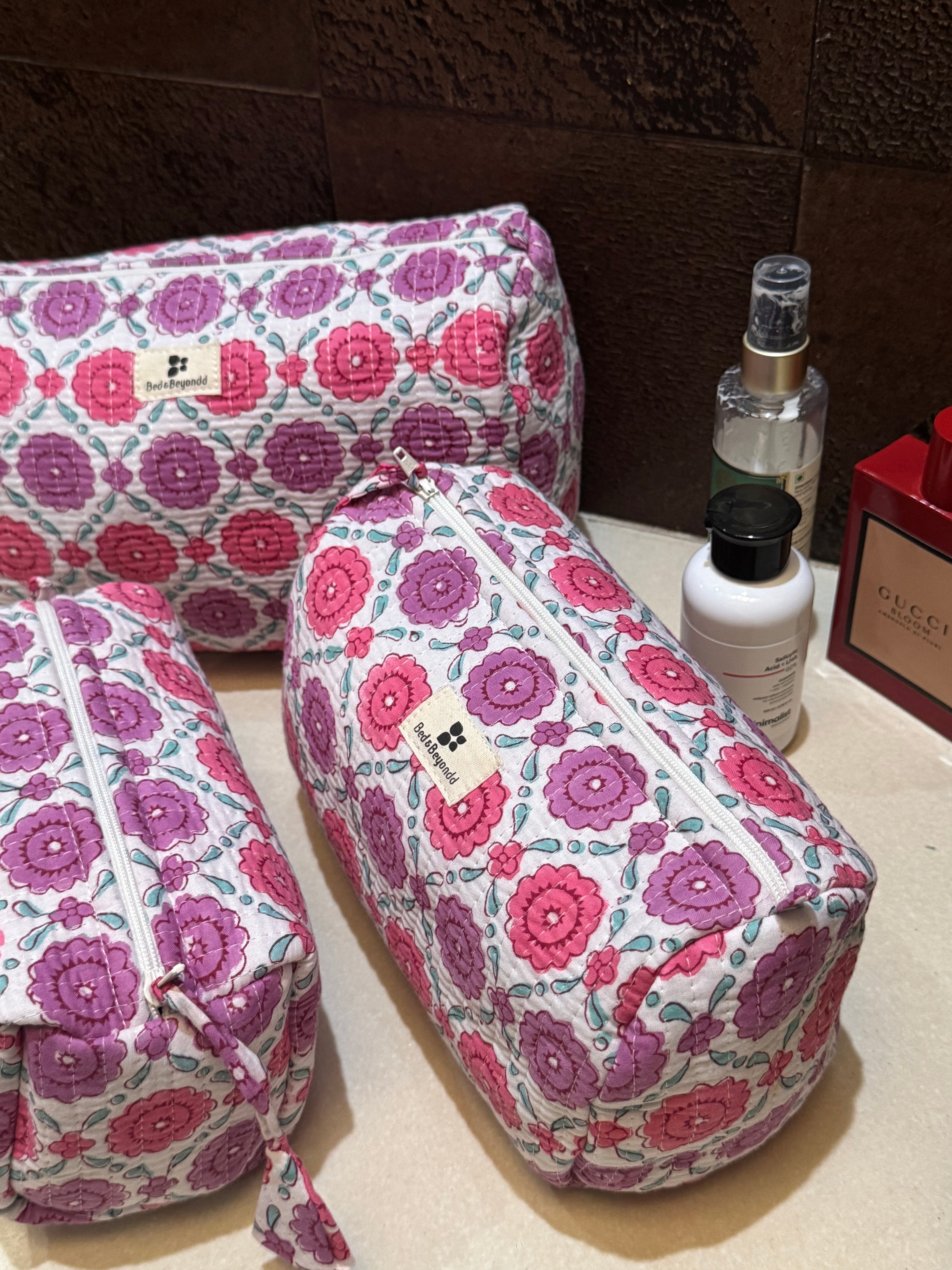 SET OF THREE MULTI PURPOSE TOILETRY BAGS