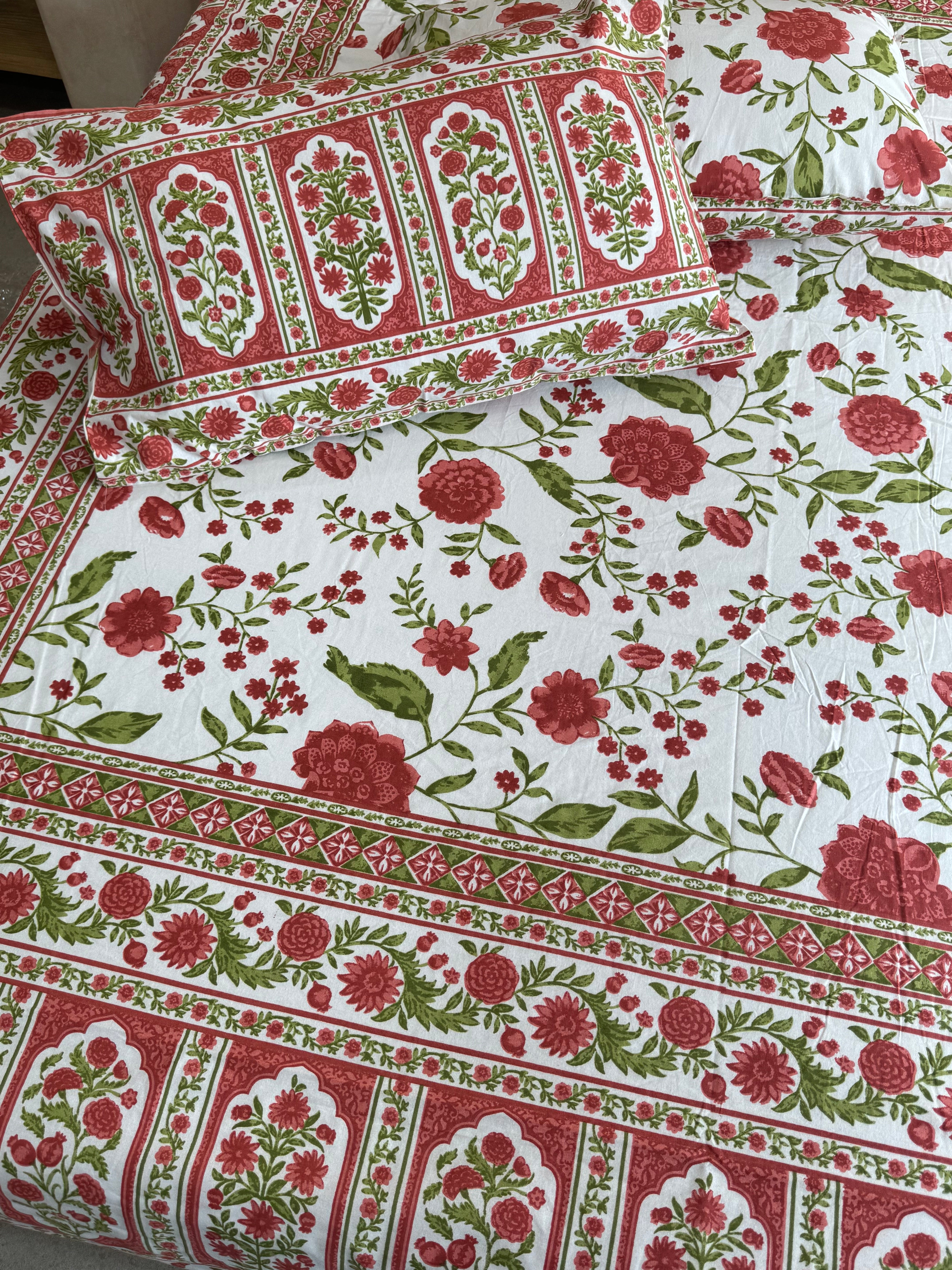 SHALIMAR BEDSHEET WITH TWO REVERSIBLE PILLOW COVERS