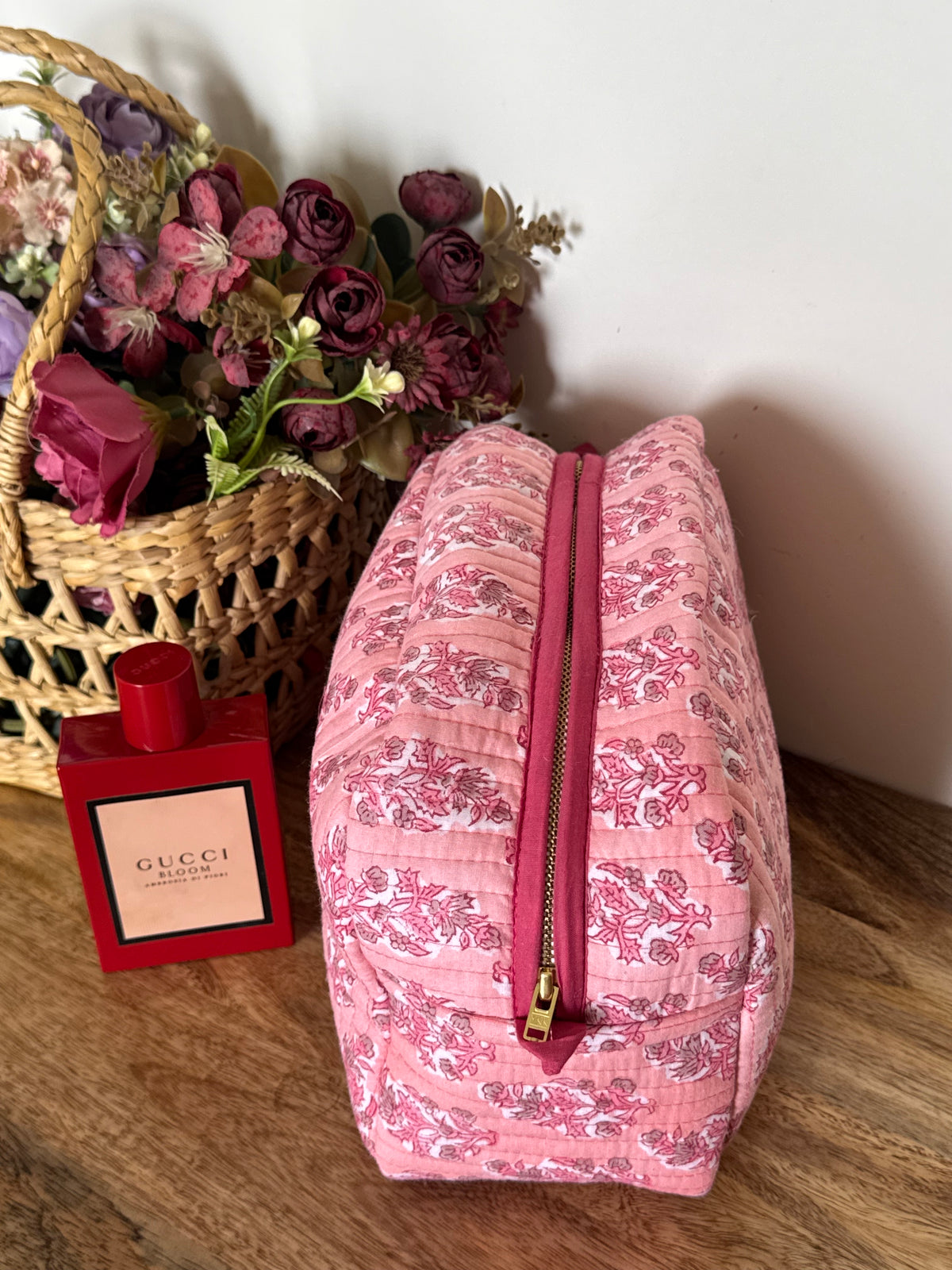 TOILETRY BAG WITH METAL ZIP