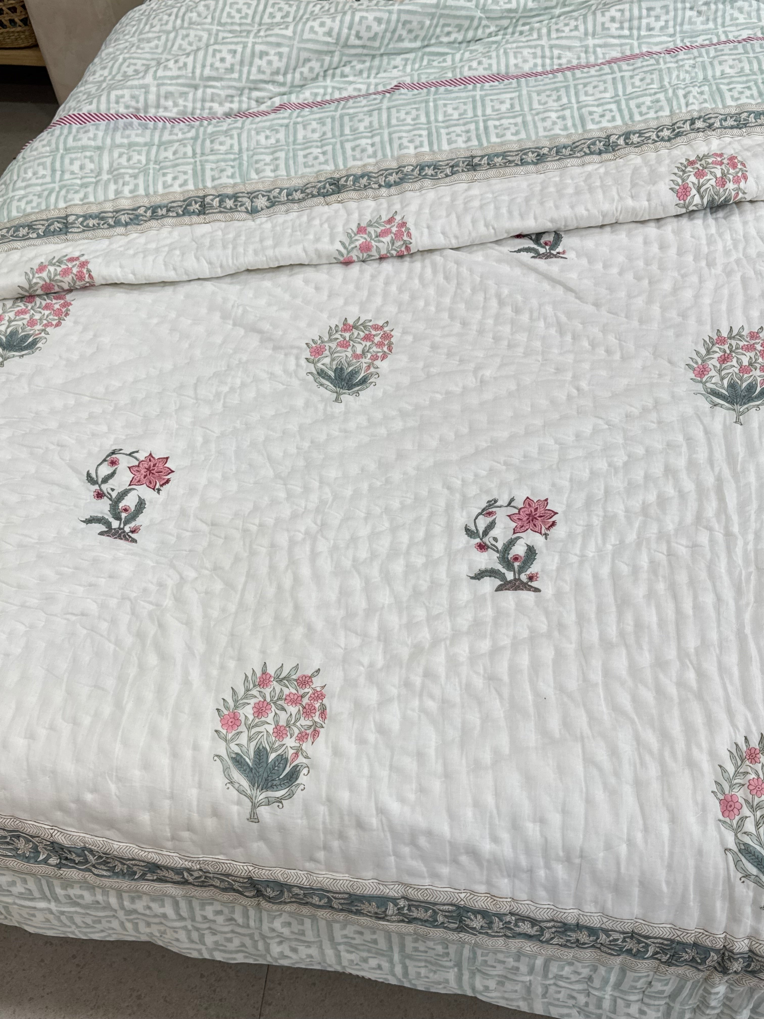 HAND BLOCK PRINTED REVERSIBLE MULMUL DOUBLE BED QUILT