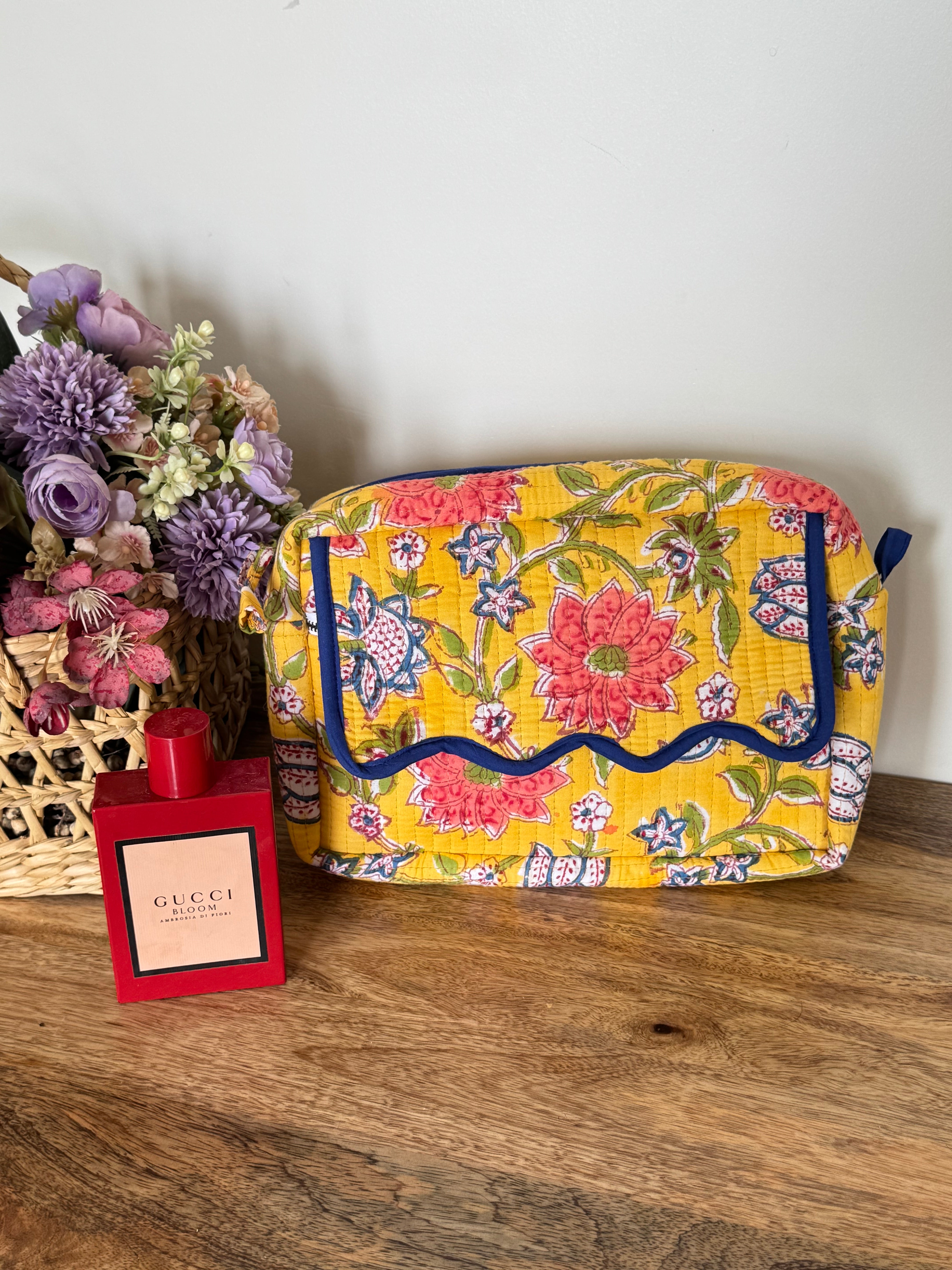 SCALLOP TOILETRY BAG