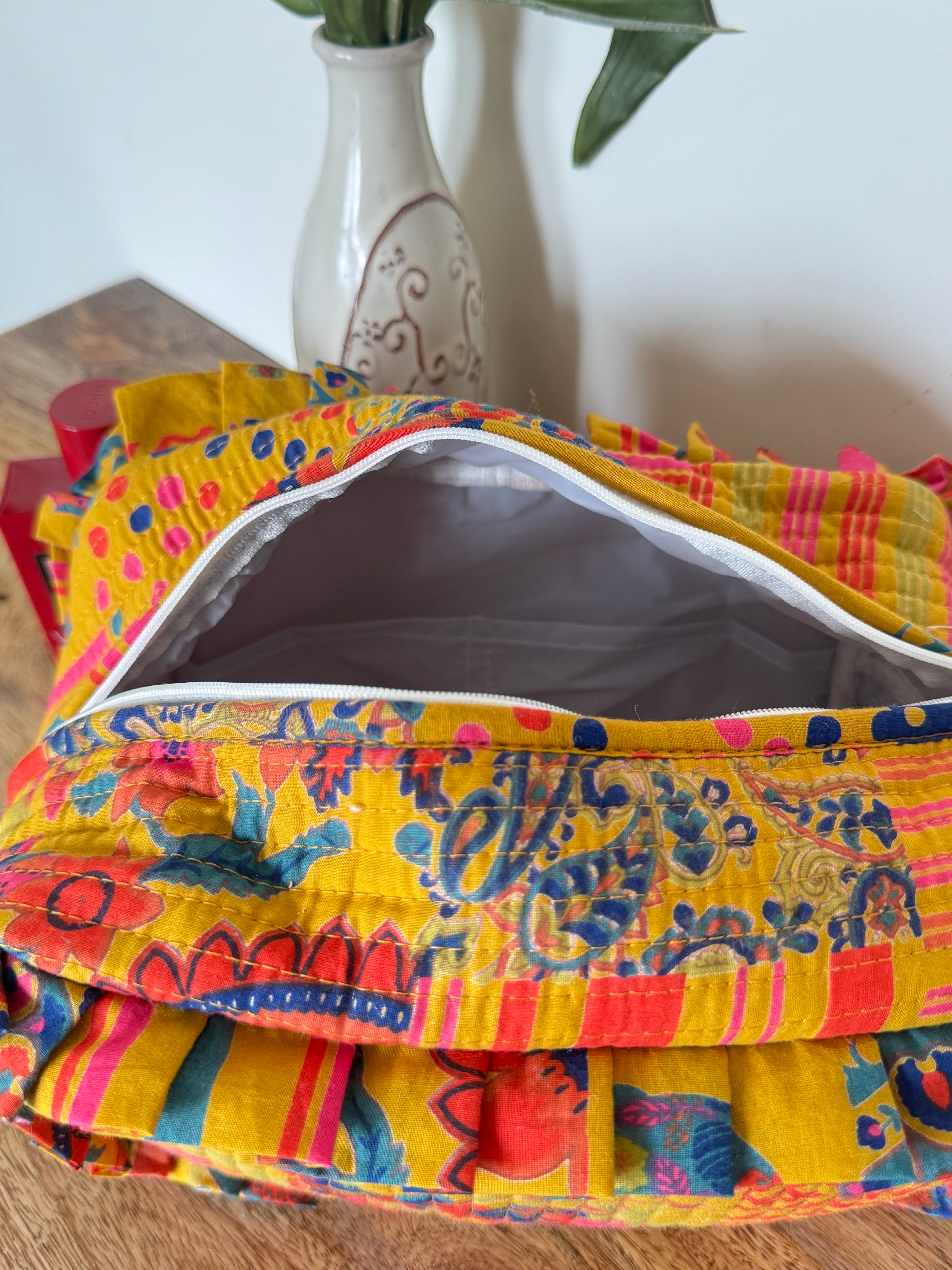 FRILL TOILETRY BAG