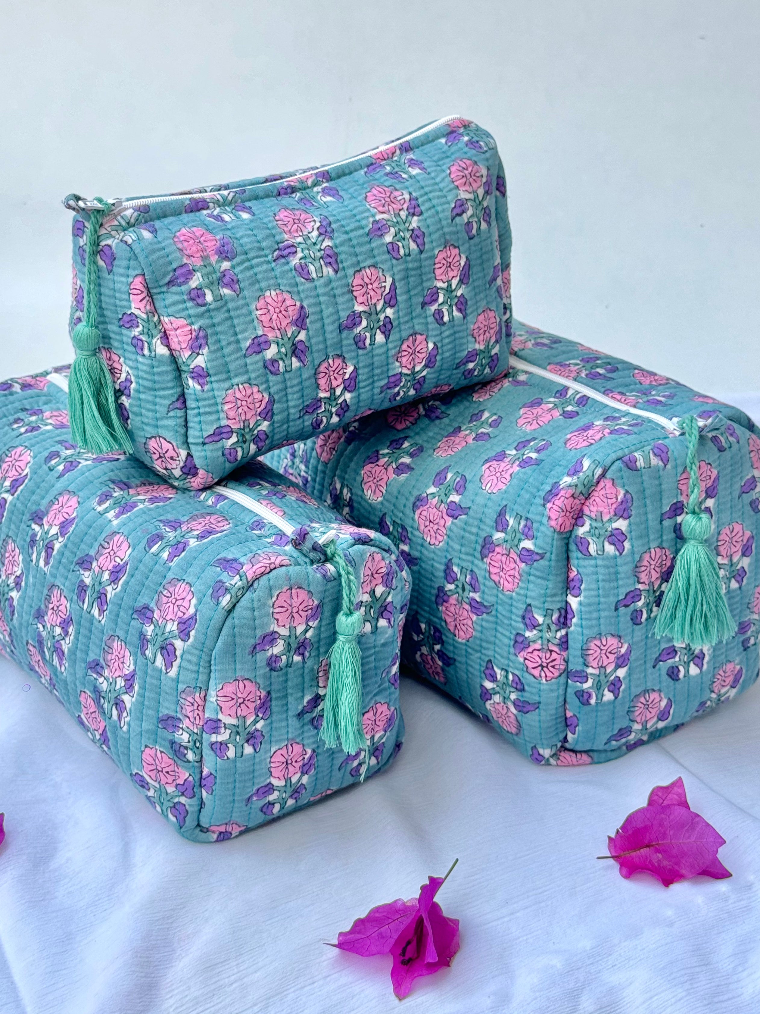 SET OF THREE MULTI PURPOSE TOILETRY BAGS