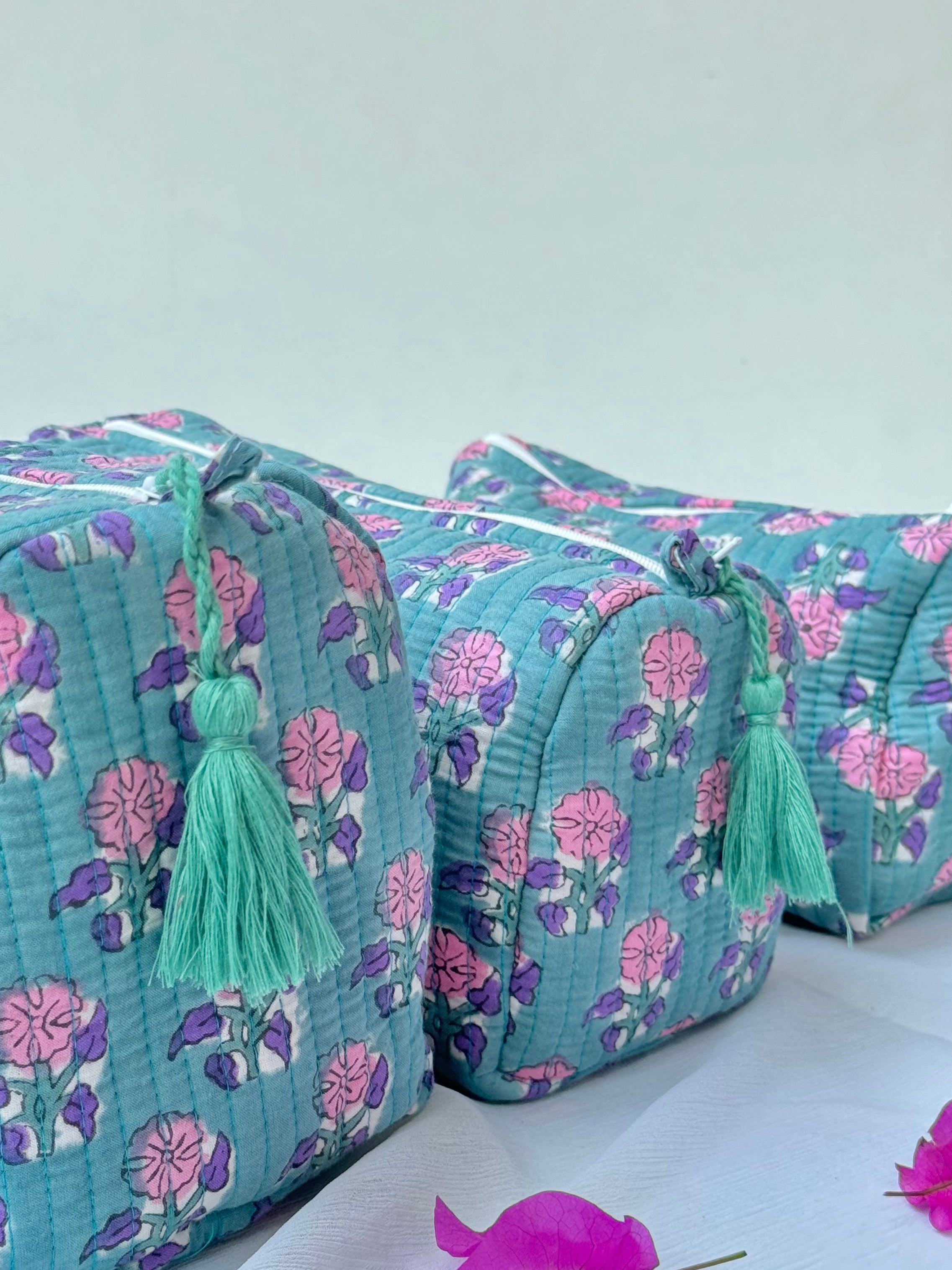 SET OF THREE MULTI PURPOSE TOILETRY BAGS