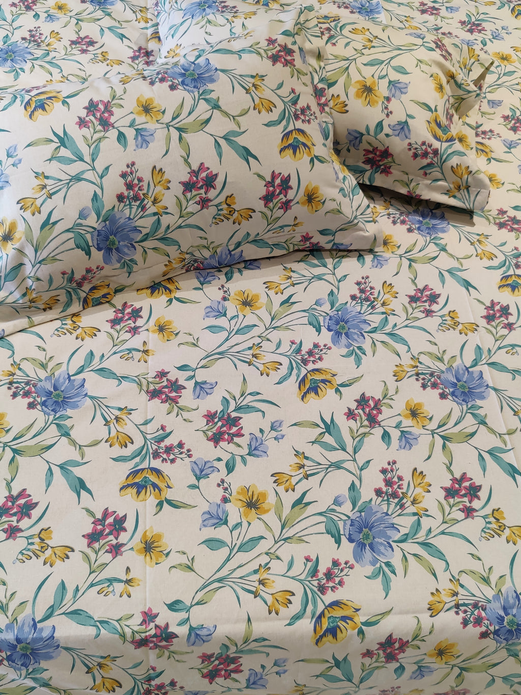 FLORAL SHALIMAR BEDSHEET WITH TWO REVERSIBLE PILLOW COVERS