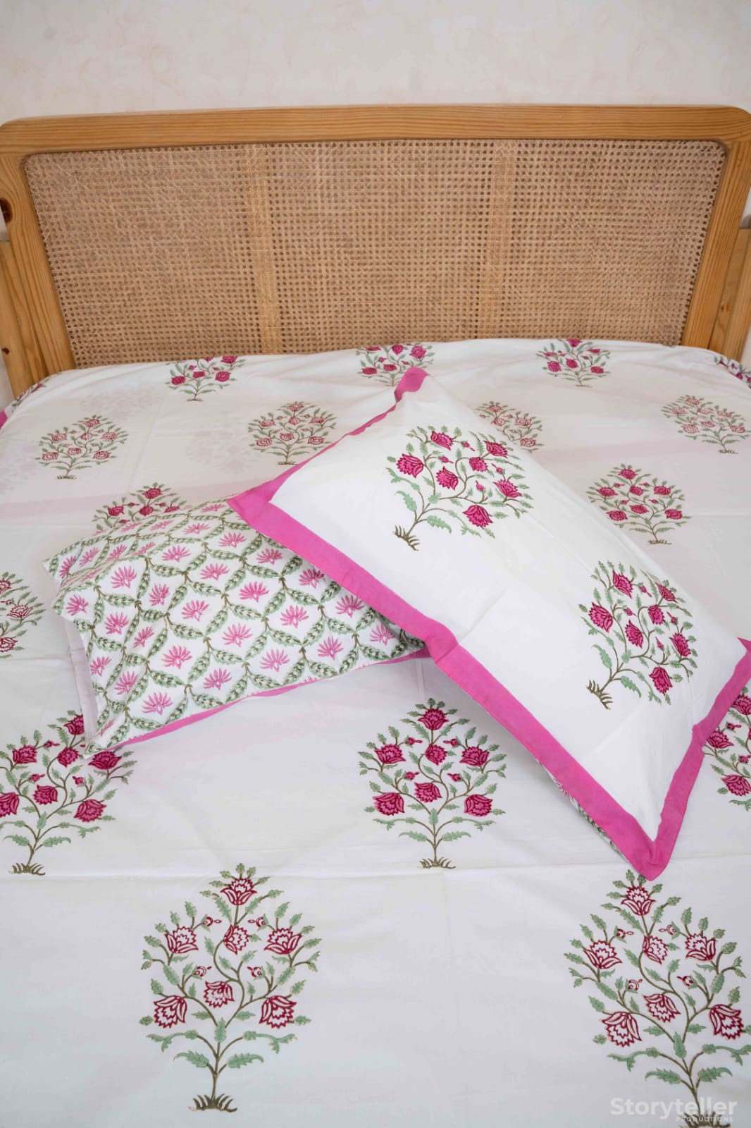 VAANYA HAND BLOCK PRINTED BEDSHEET WITH TWO REVERSIBLE PILLOW COVERS