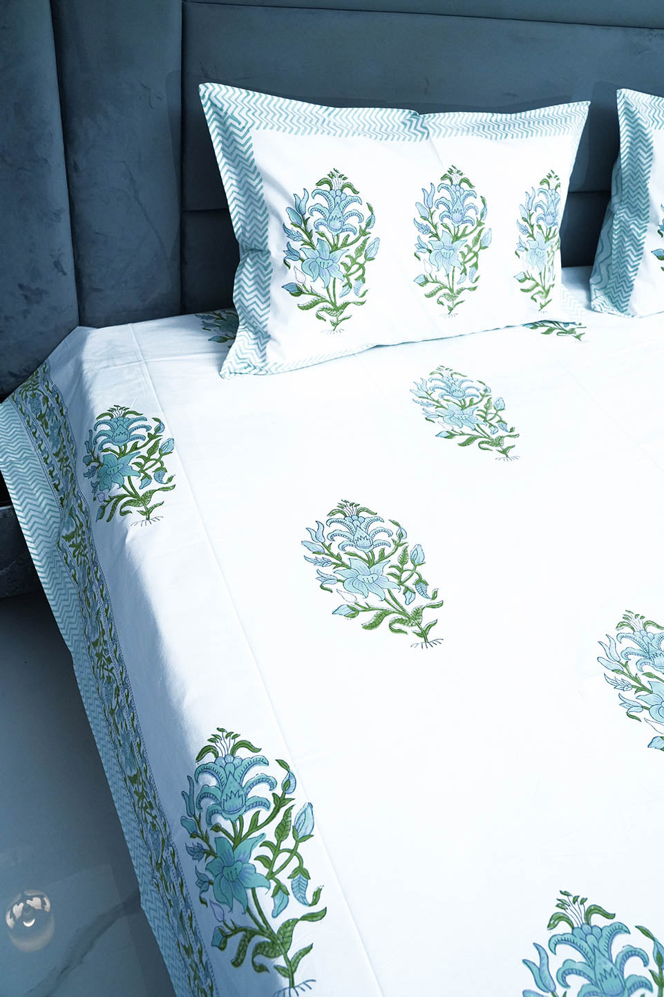 SOHANI HAND BLOCK PRINTED BEDSHEET WITH TWO REVERSIBLE PILLOW COVERS