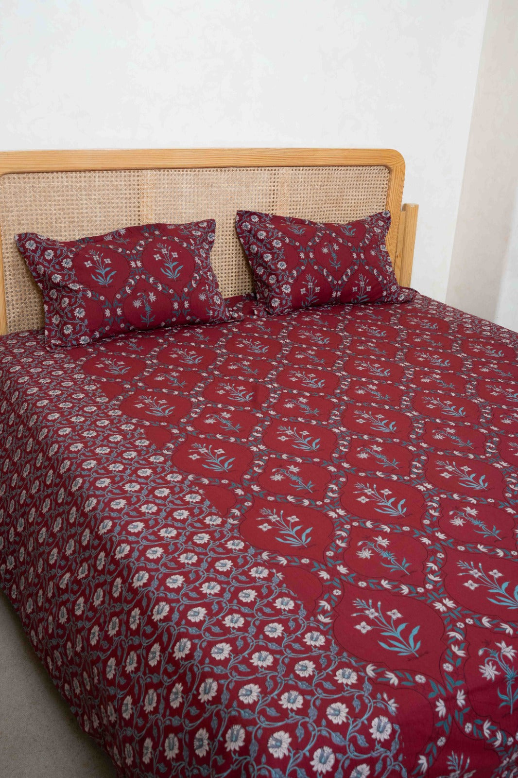 KANAK BEDSHEET WITH TWO PILLOW CASES