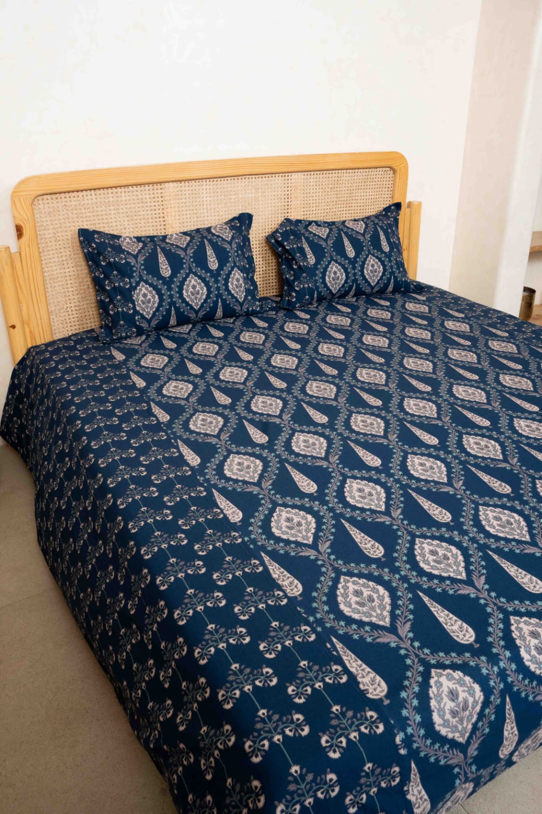 KANAK BEDSHEET WITH TWO PILLOW CASES