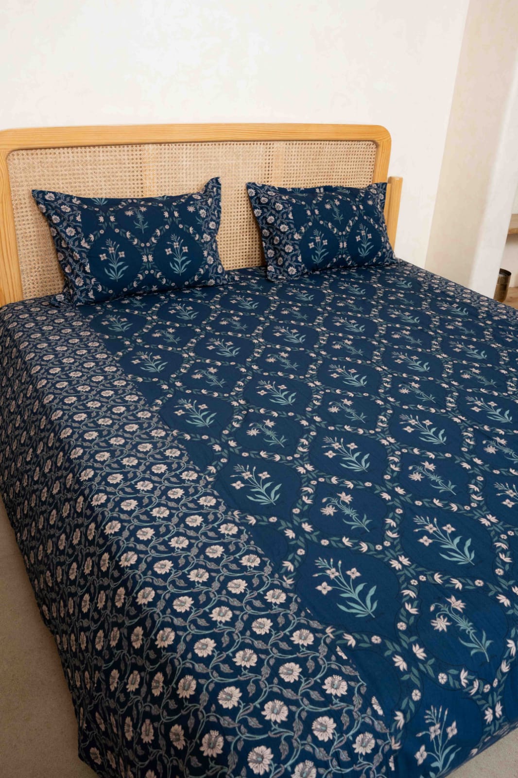 KANAK BEDSHEET WITH TWO PILLOW CASES
