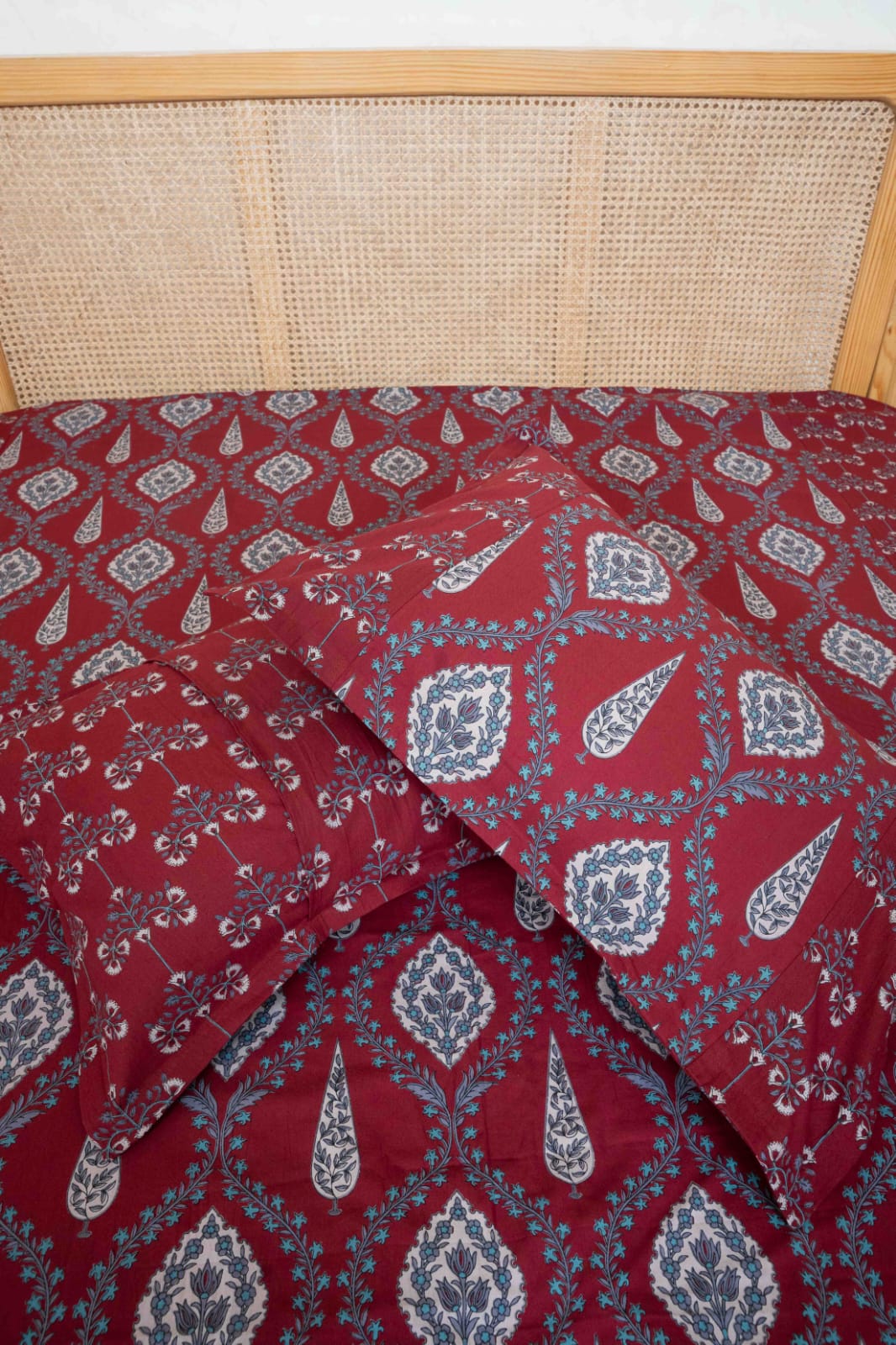 KANAK BEDSHEET WITH TWO PILLOW CASES