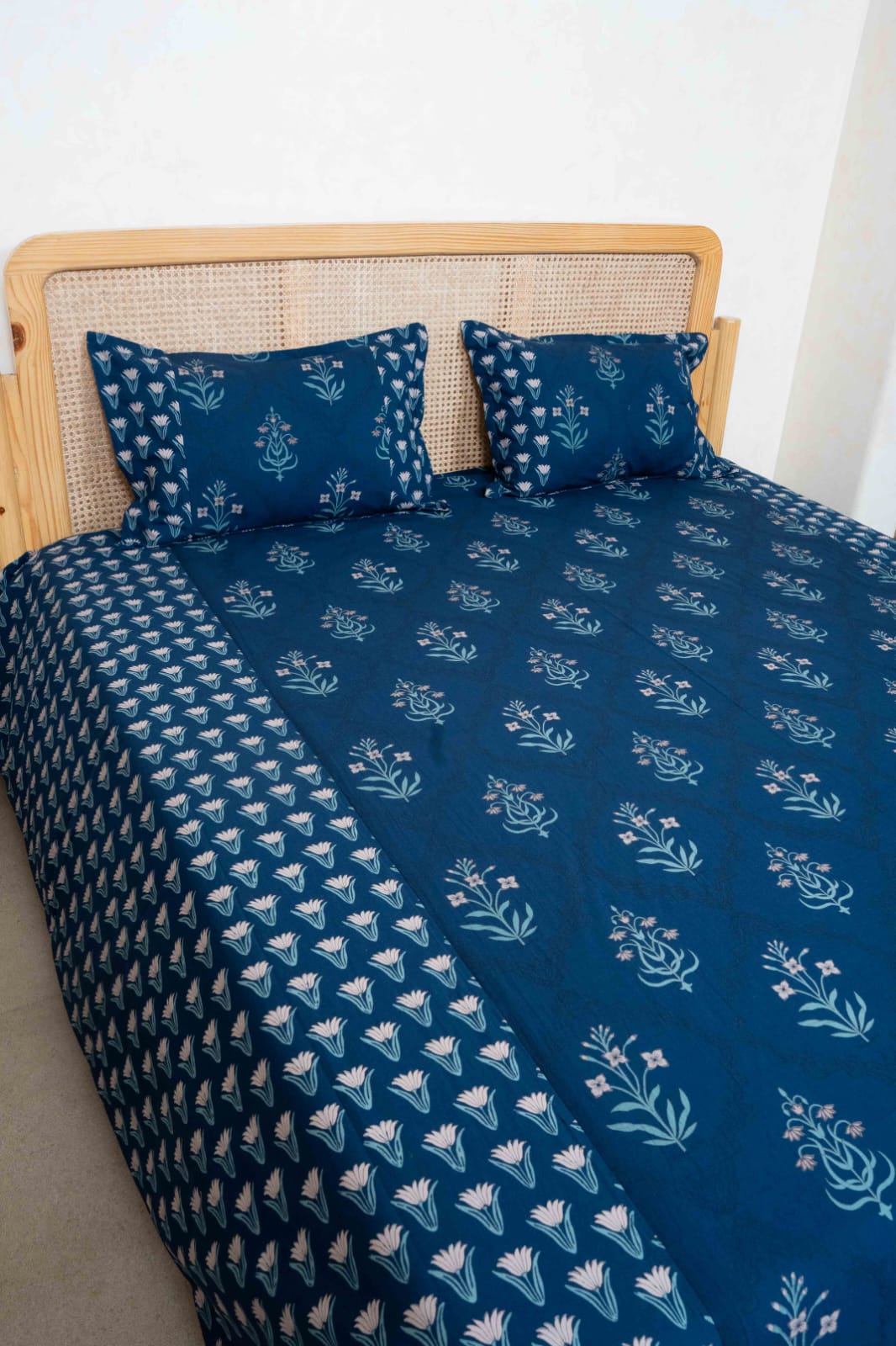 KANAK BEDSHEET WITH TWO PILLOW CASES