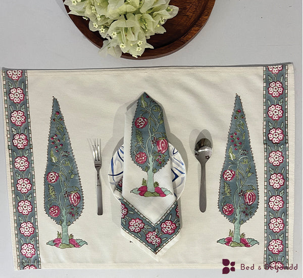 A PAIR HANDBLOCK PRINTED TABLE MAT AND NAPKIN SET