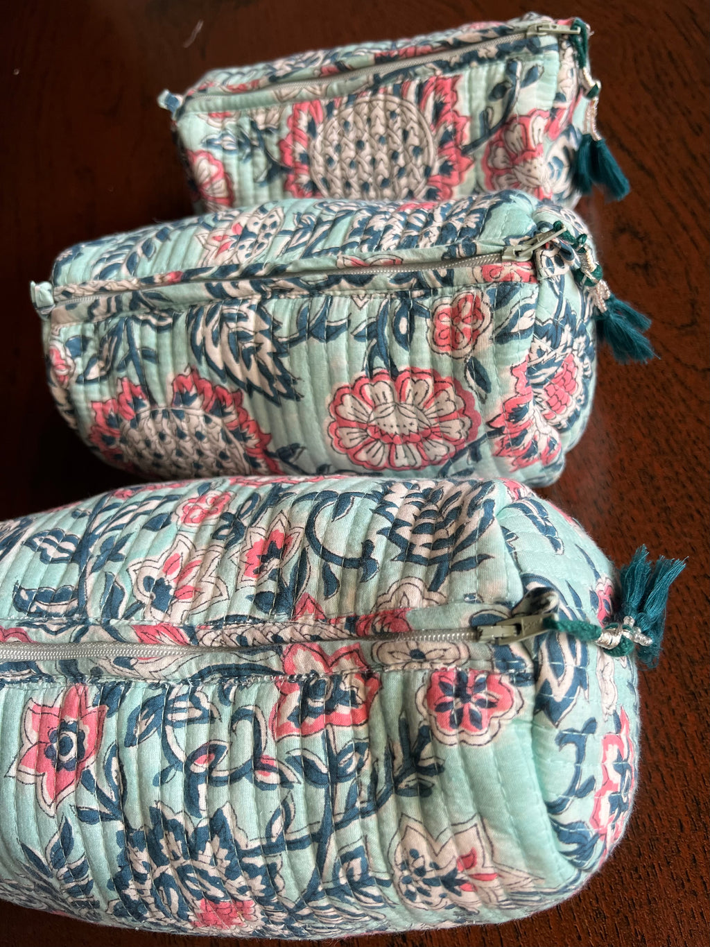 SET OF THREE MULTI PURPOSE TOILETRY BAGS