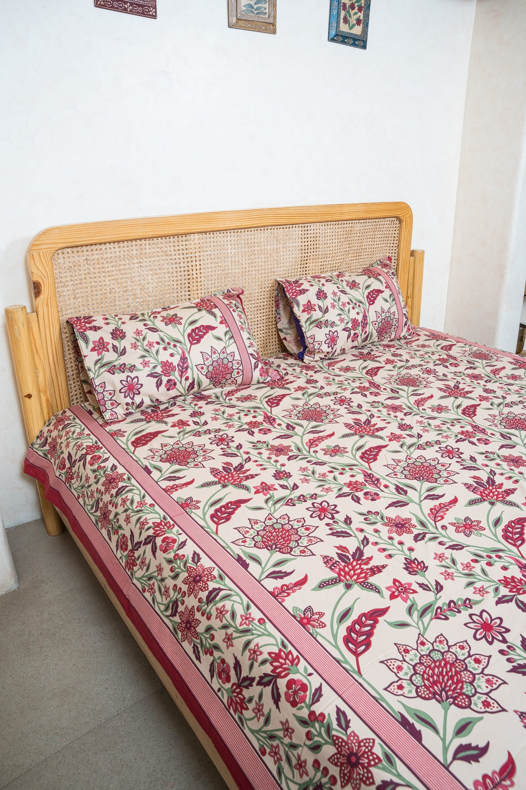 SHALIMAR BEDSHEET WITH TWO REVERSIBLE PILLOW COVERS