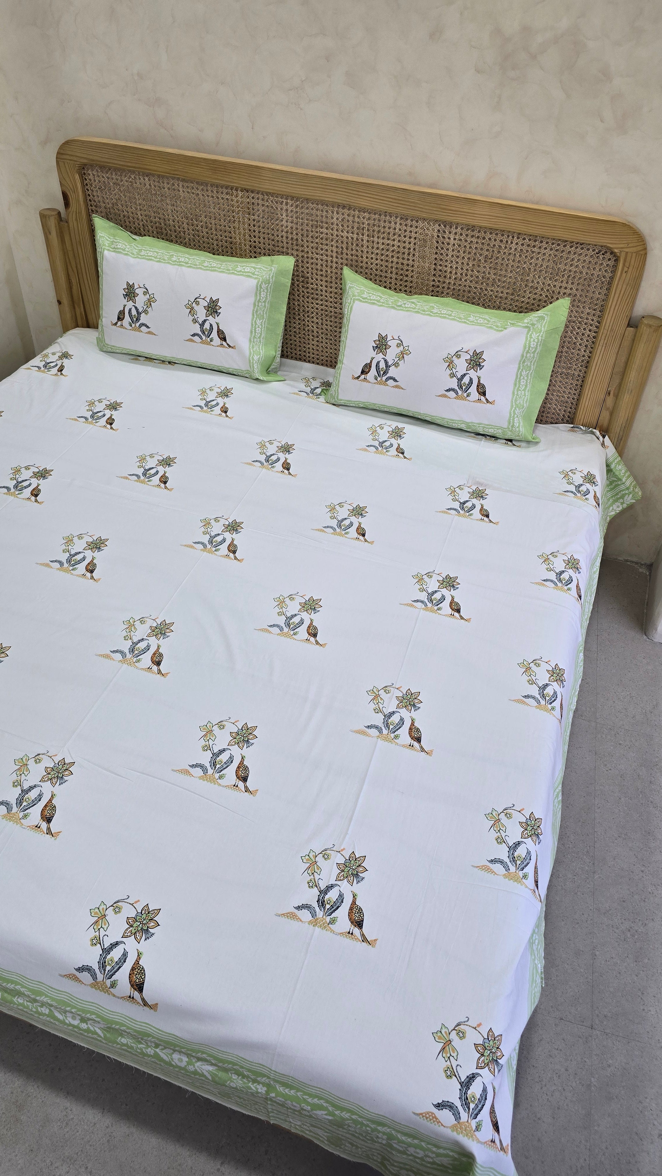 GULZAR BEDSHEET WITH TWO REVERSIBLE PILLOW COVERS