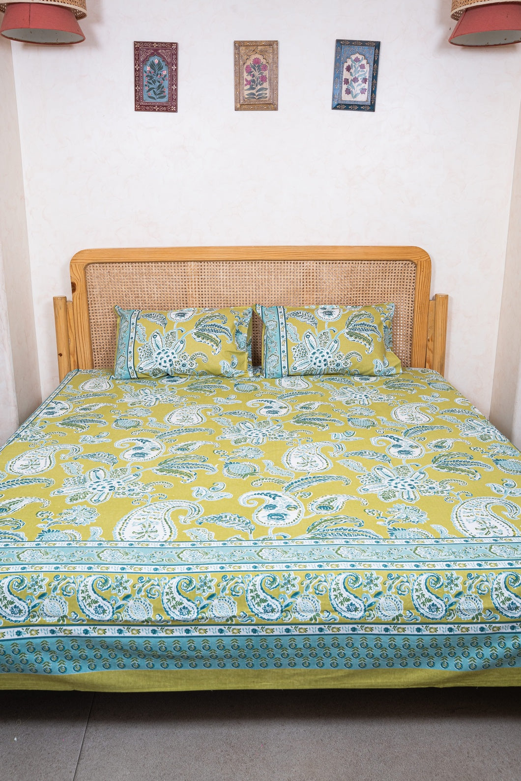 SHALIMAR BEDSHEET WITH TWO REVERSIBLE PILLOW COVERS