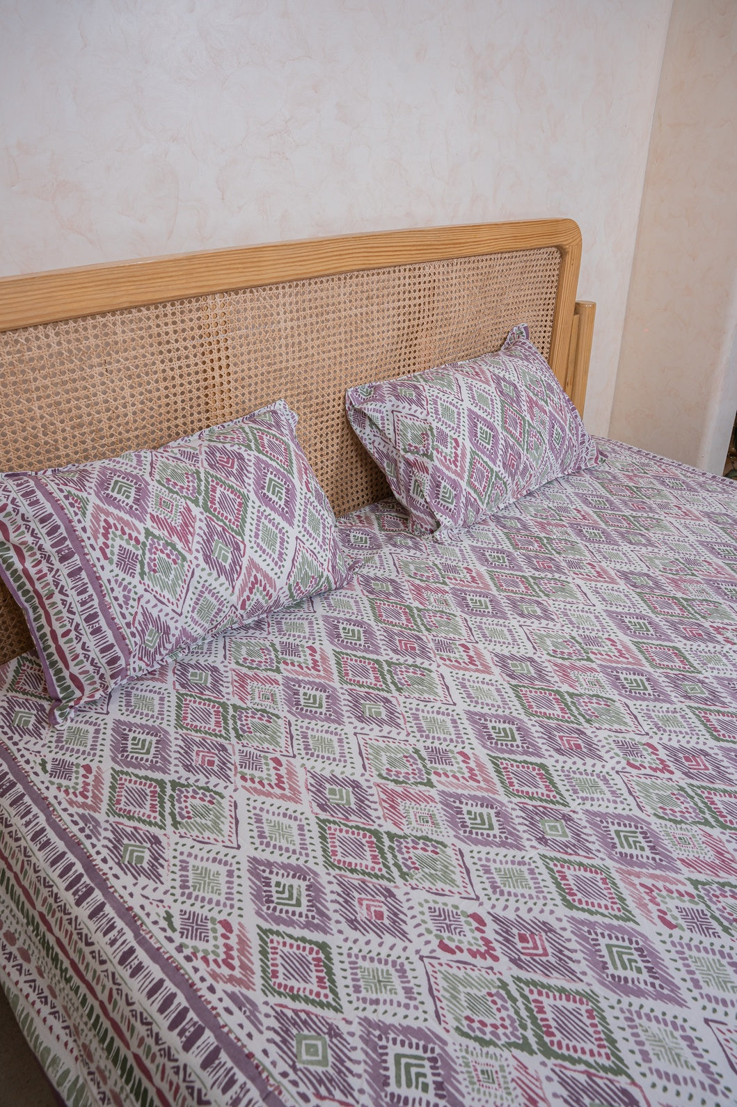 SHALIMAR BEDSHEET WITH TWO REVERSIBLE PILLOW COVERS