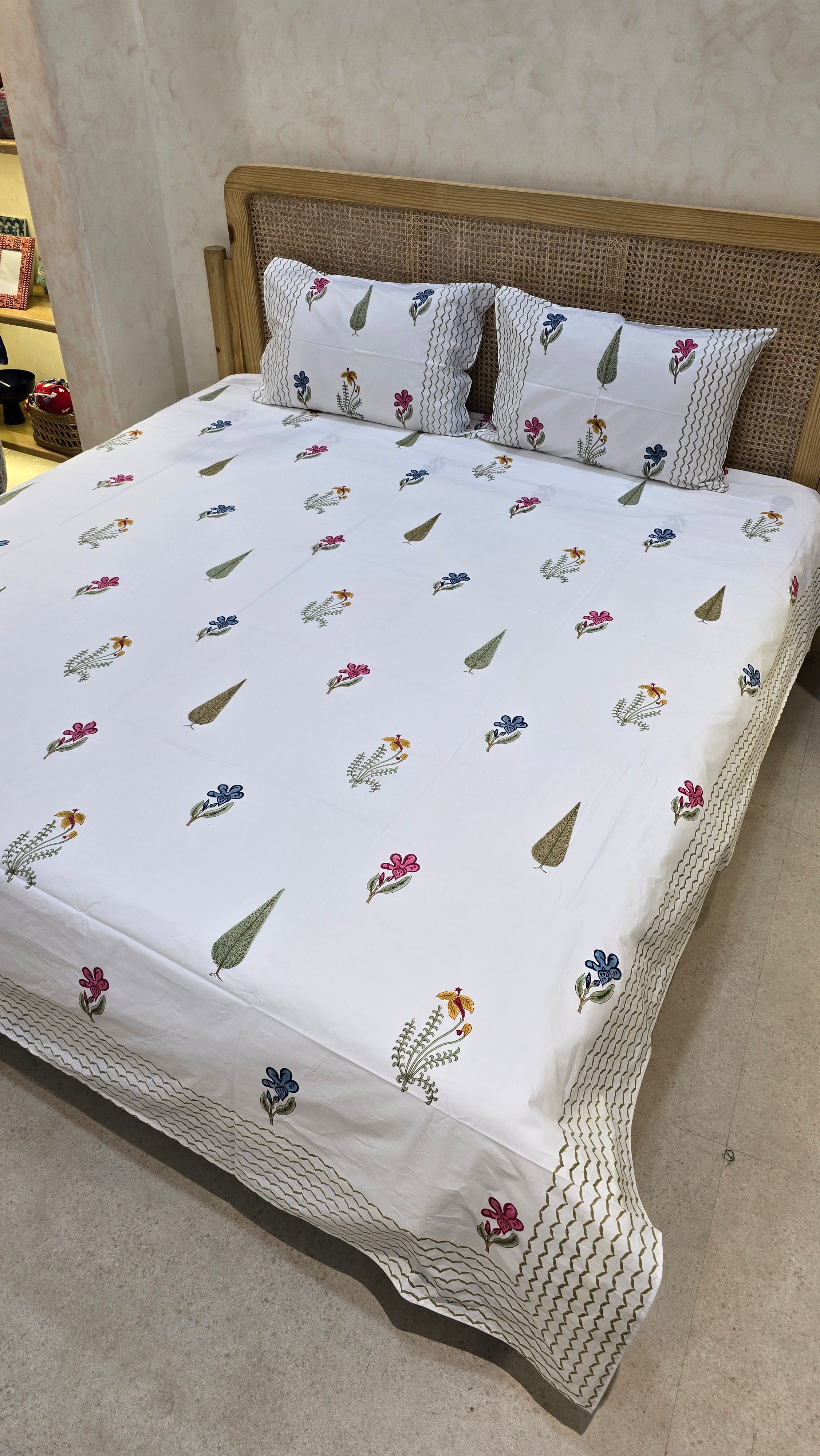 RAAHI HAND BLOCK PRINTED BEDSHEET WITH TWO REVERSIBLE PILLOW COVERS