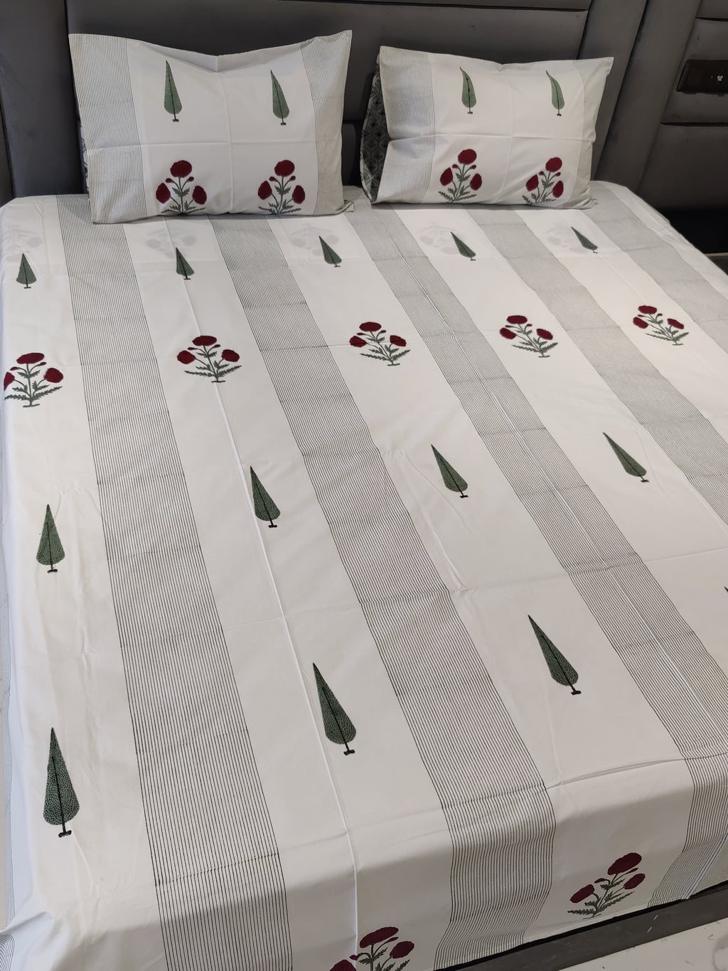 POPPY WITH PANELLING HANDBLOCK PRINTED BEDSHEET WITH TWO REVERSIBLE PILLOW COVERS