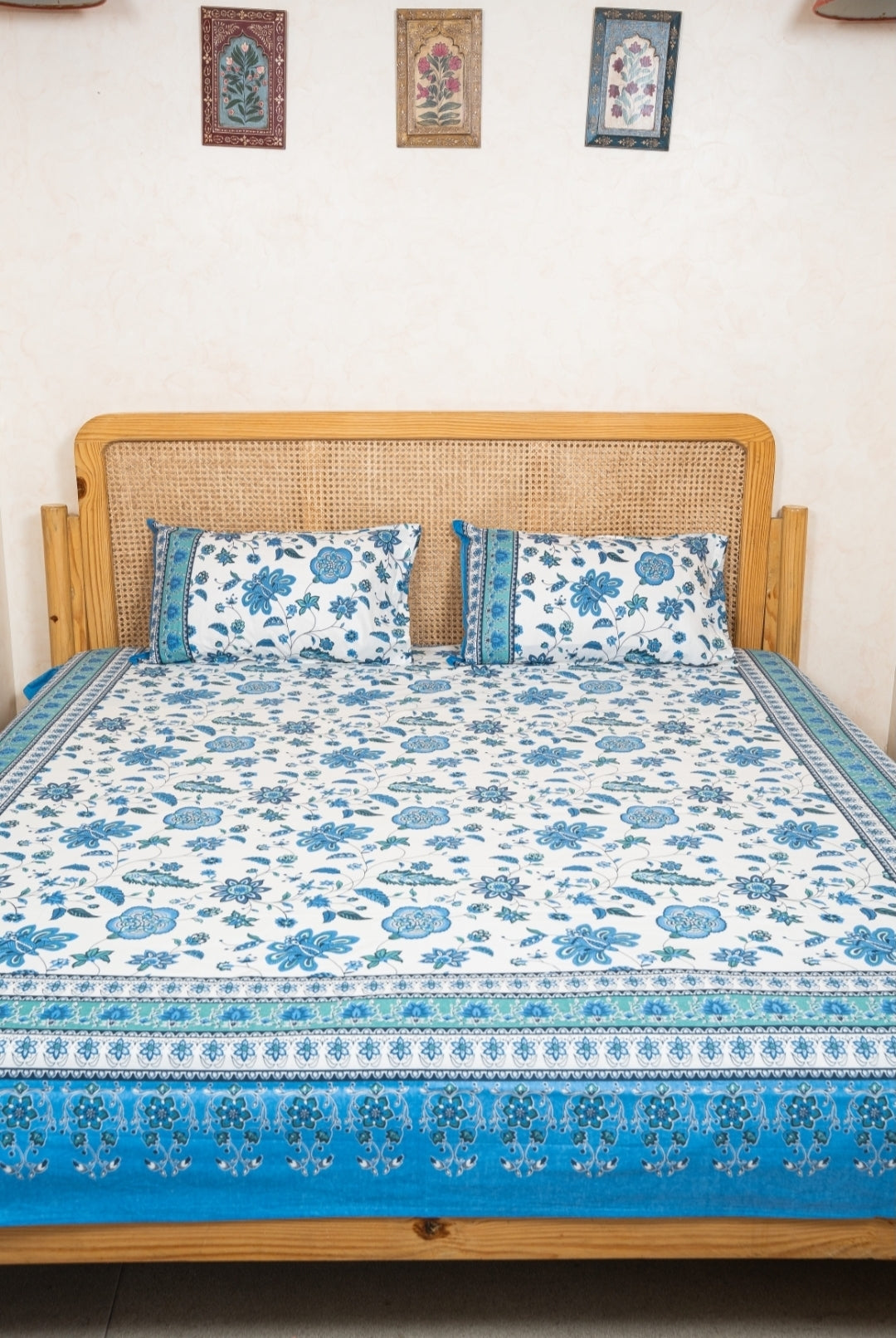 SHALIMAR BEDSHEET WITH TWO REVERSIBLE PILLOW COVERS