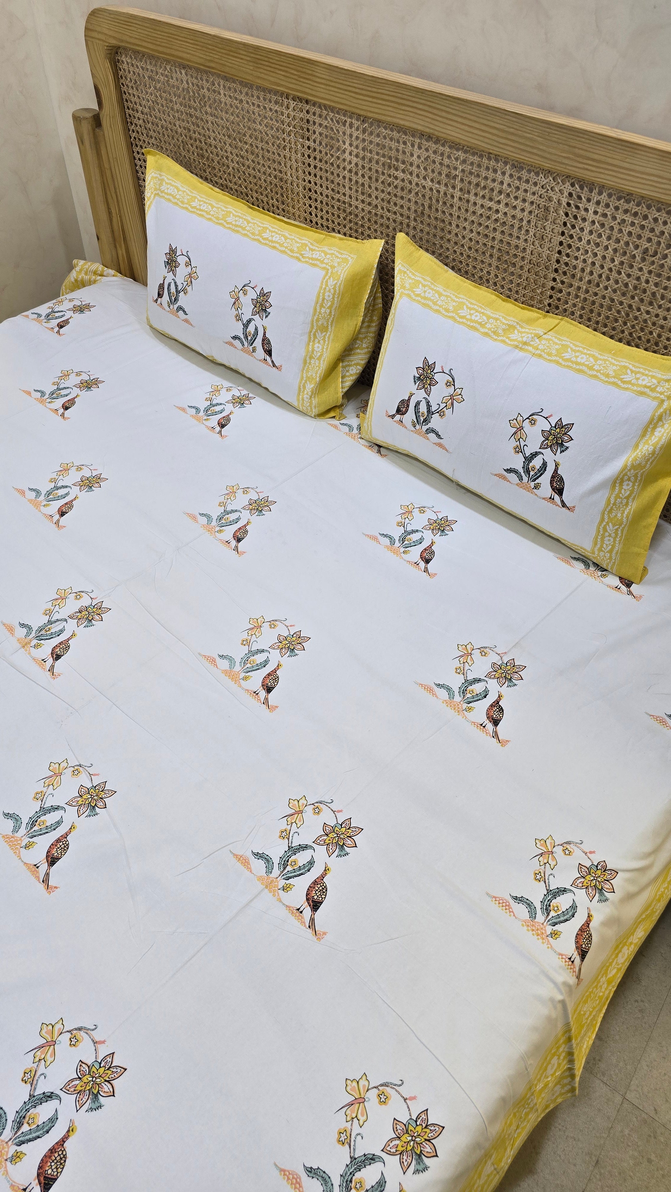 GULZAR BEDSHEET WITH TWO REVERSIBLE PILLOW COVERS