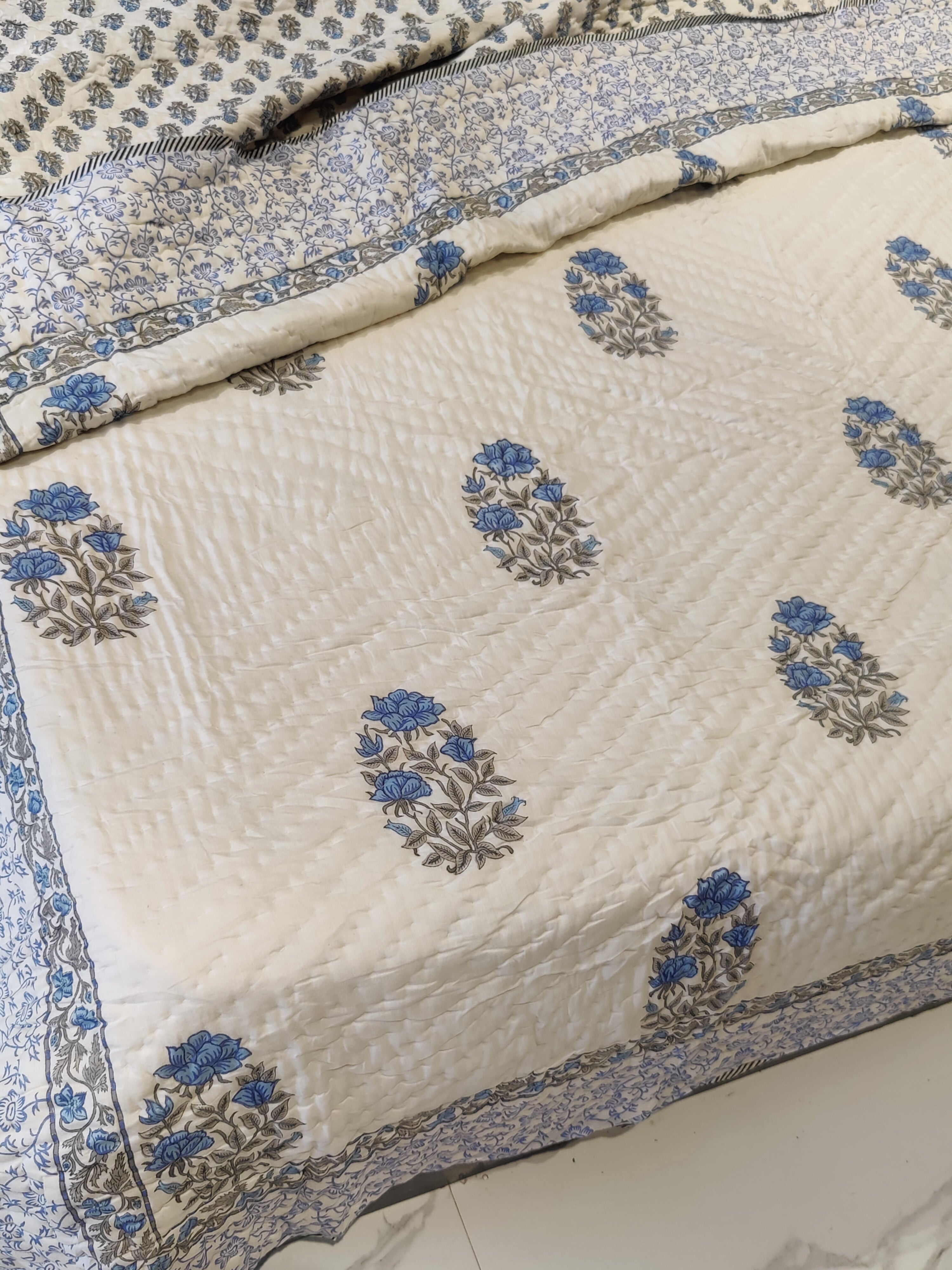 HAND BLOCK PRINTED REVERSIBLE MULMUL QUILT