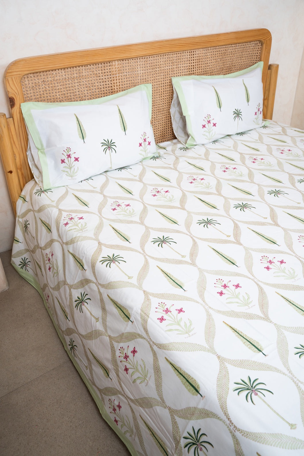 HAND BLOCK PRINTED BEDSHEET WITH TWO REVERSIBLE PILLOW COVERS