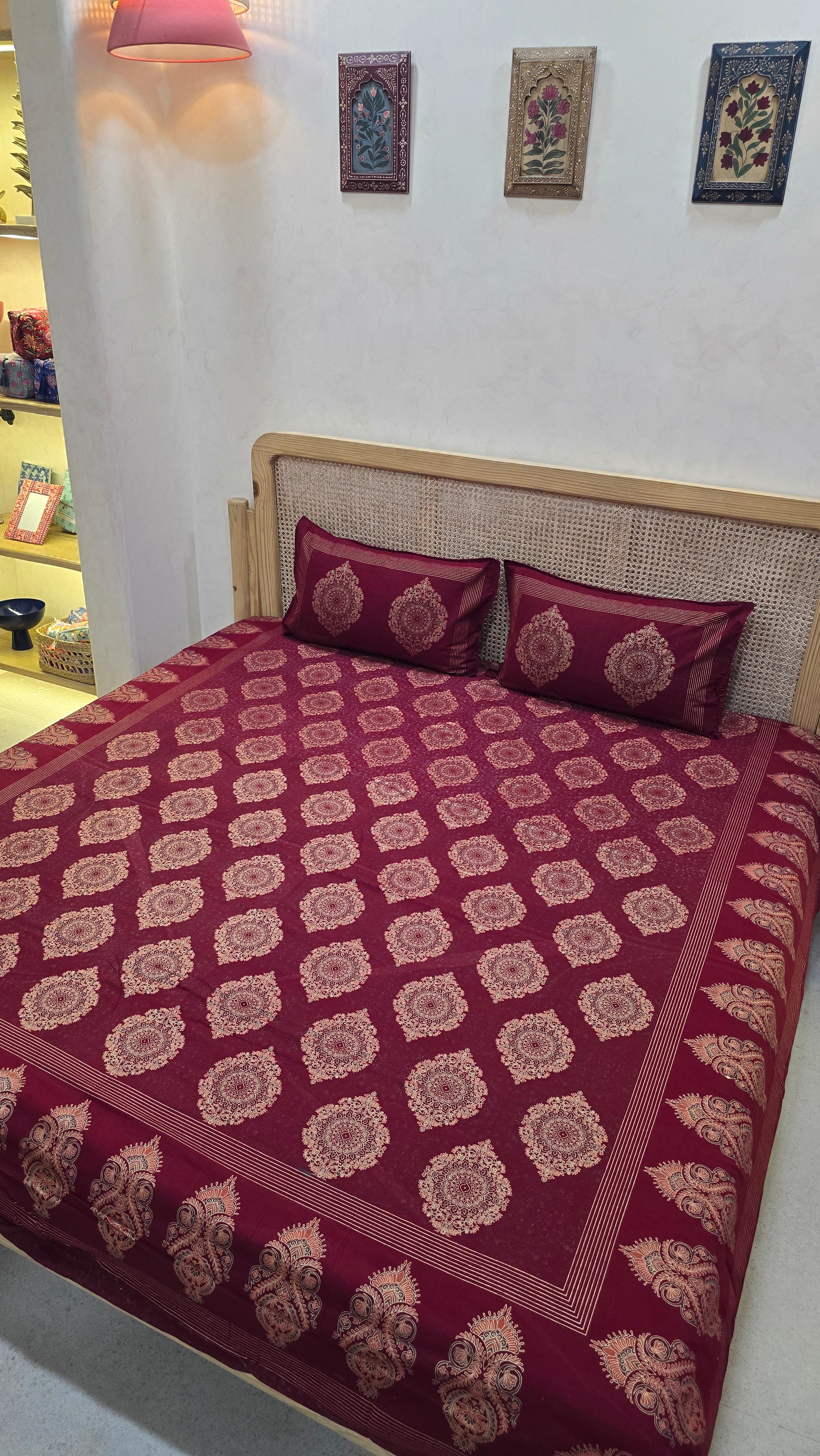 KANAK GOLD BEDSHEET WITH TWO REVERSIBLE PILLOW COVERS