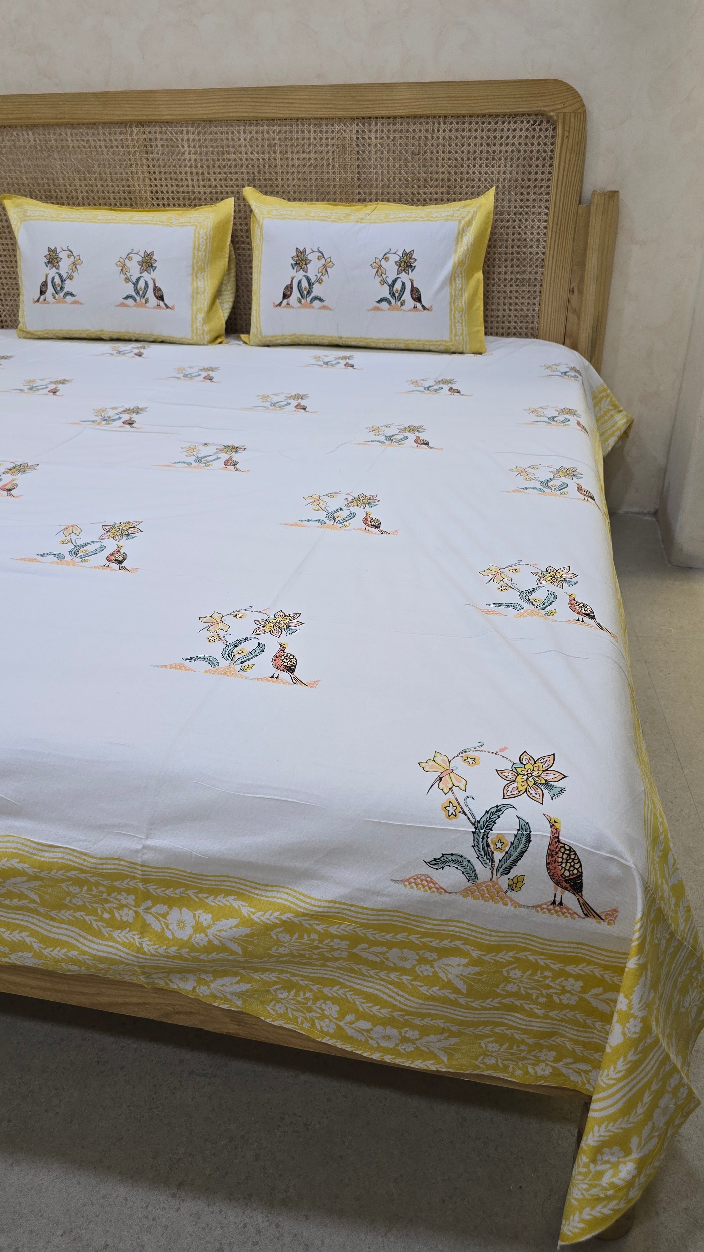 GULZAR BEDSHEET WITH TWO REVERSIBLE PILLOW COVERS