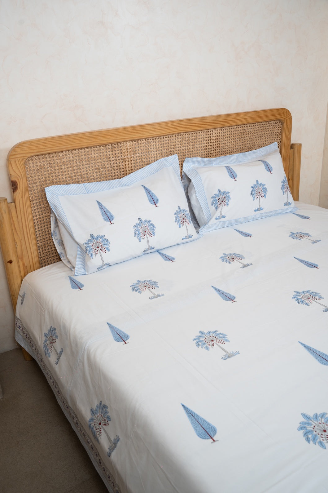 HAND BLOCK PRINTED BEDSHEET WITH TWO REVERSIBLE PILLOW COVERS