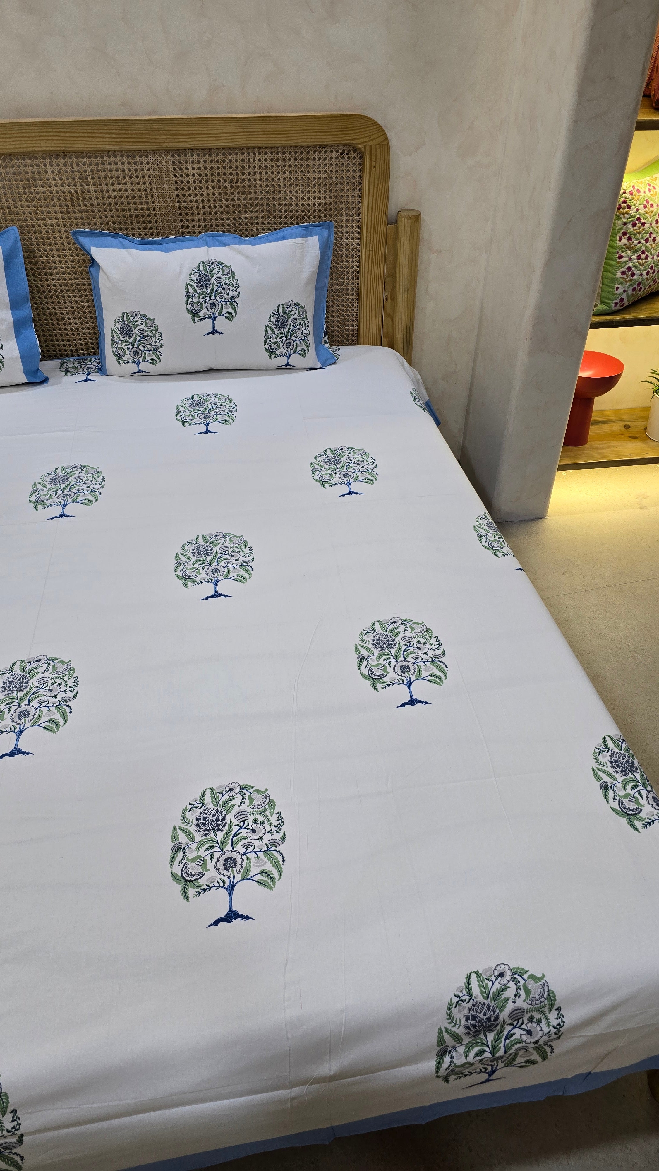 GULZAR BEDSHEET WITH TWO REVERSIBLE PILLOW COVERS