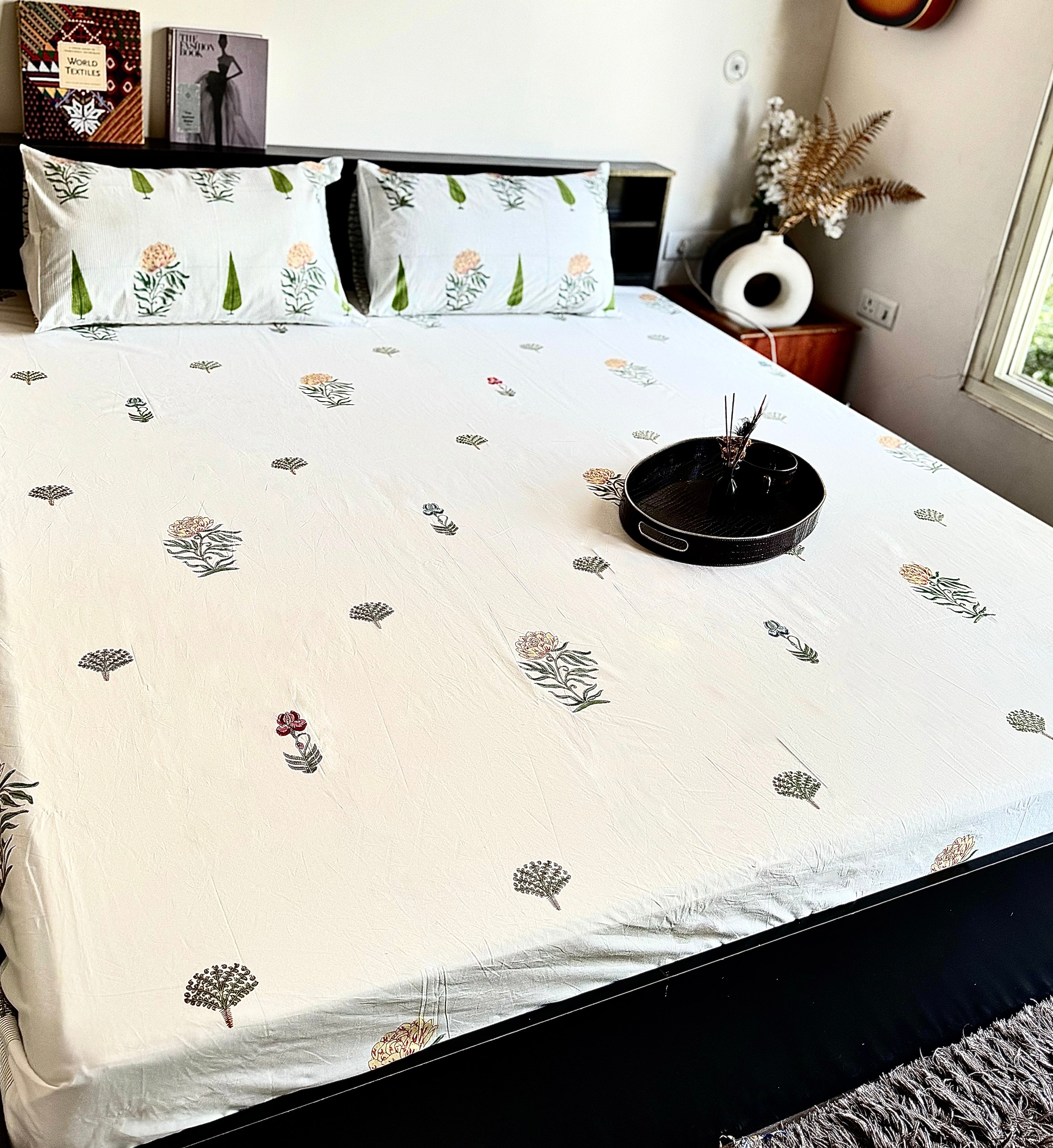 UDYAN HANDBLOCK PRINTED BEDSHEET WITH TWO REVERSIBLE PILLOW COVERS