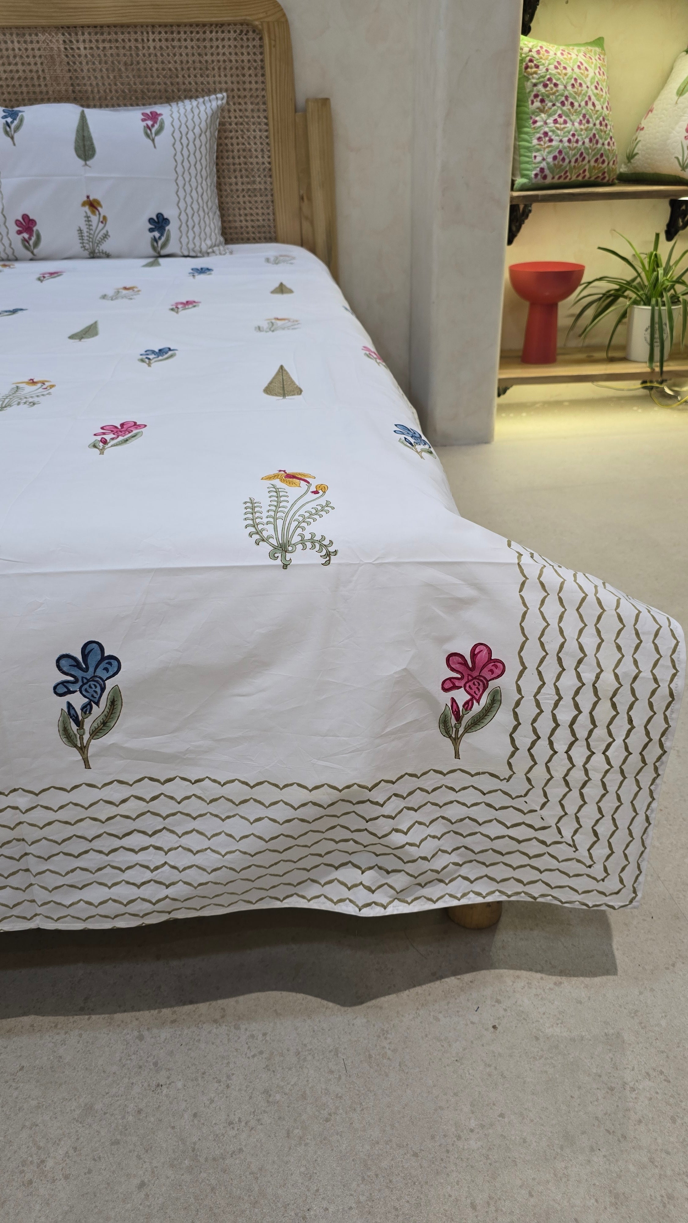 RAAHI HAND BLOCK PRINTED BEDSHEET WITH TWO REVERSIBLE PILLOW COVERS