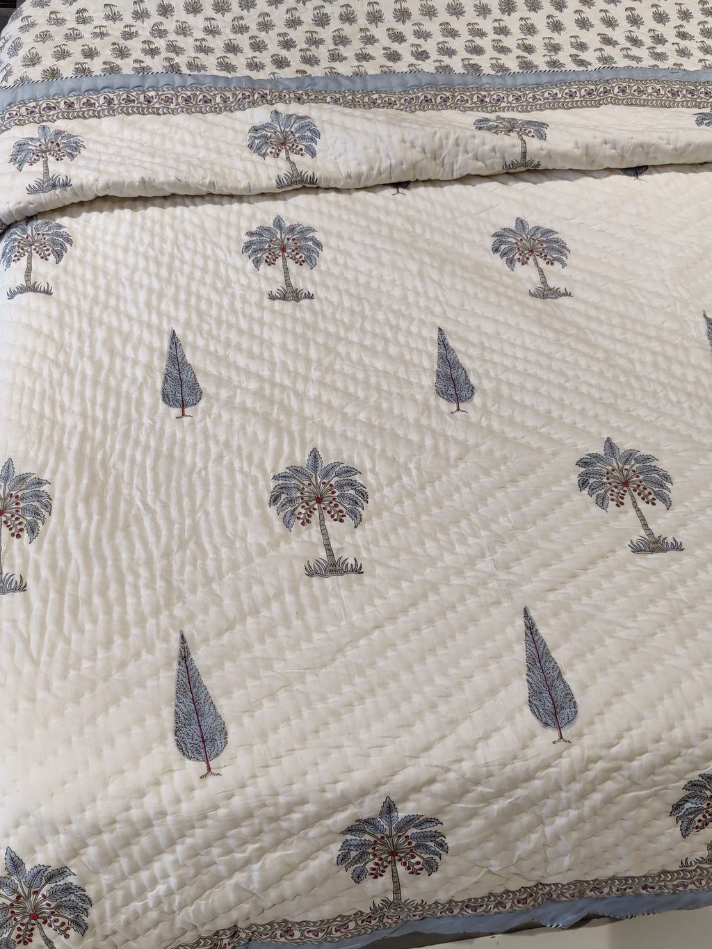 GREY PALM CYPRESS HAND BLOCK PRINTED REVERSIBLE MULMUL QUILT