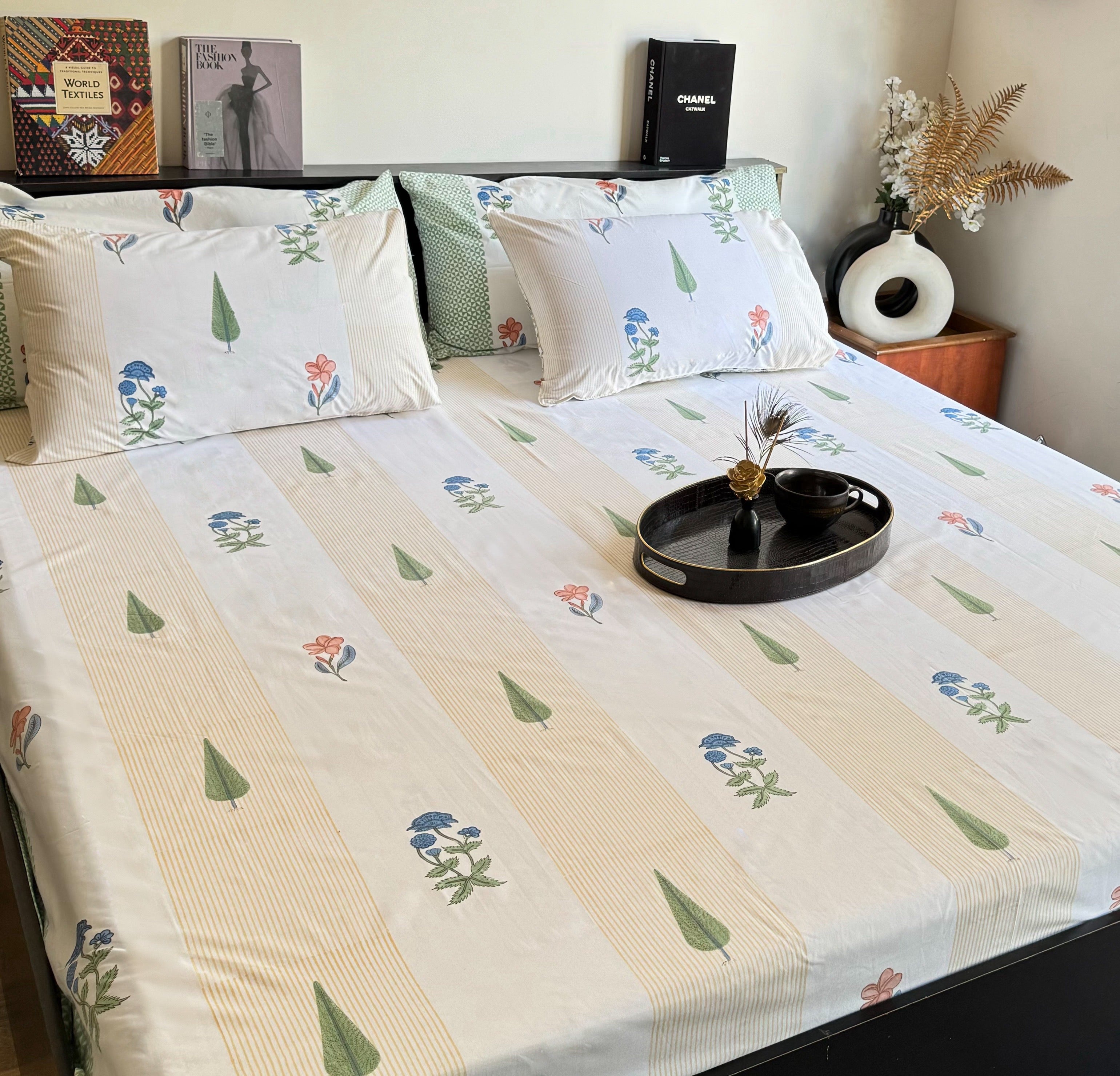 ARNIT HANDBLOCK PRINTED BEDSHEET WITH TWO REVERSIBLE PILLOW COVERS