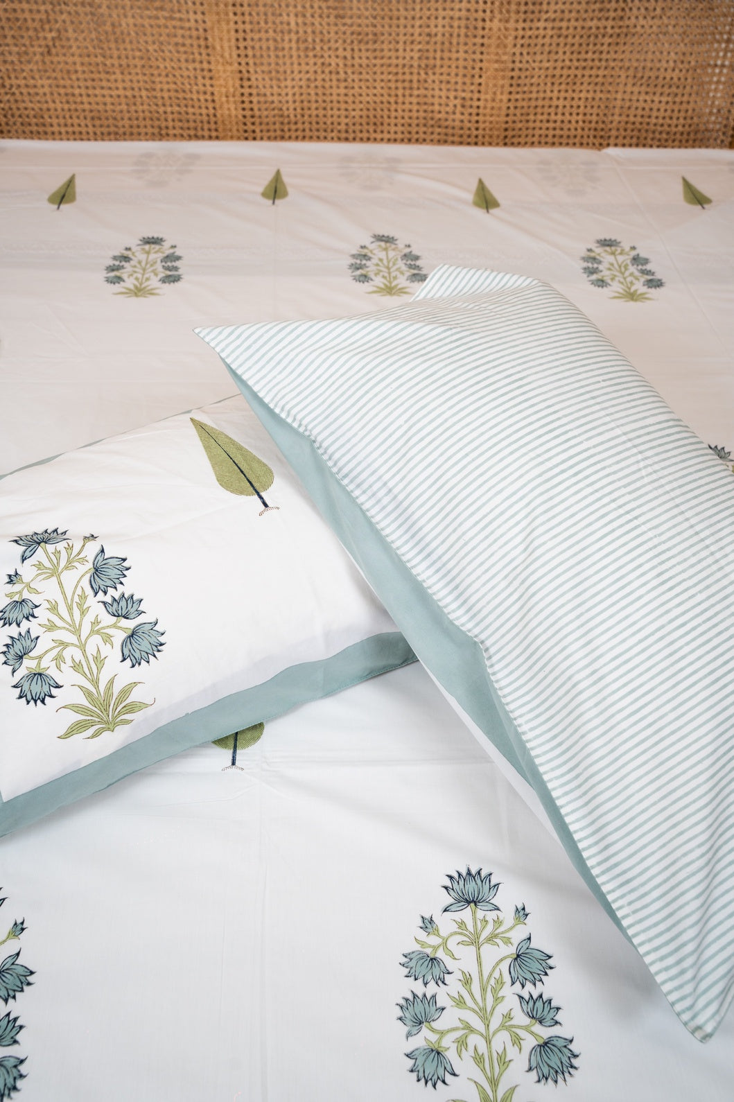 HAND BLOCK PRINTED BEDSHEET WITH TWO REVERSIBLE PILLOW COVERS