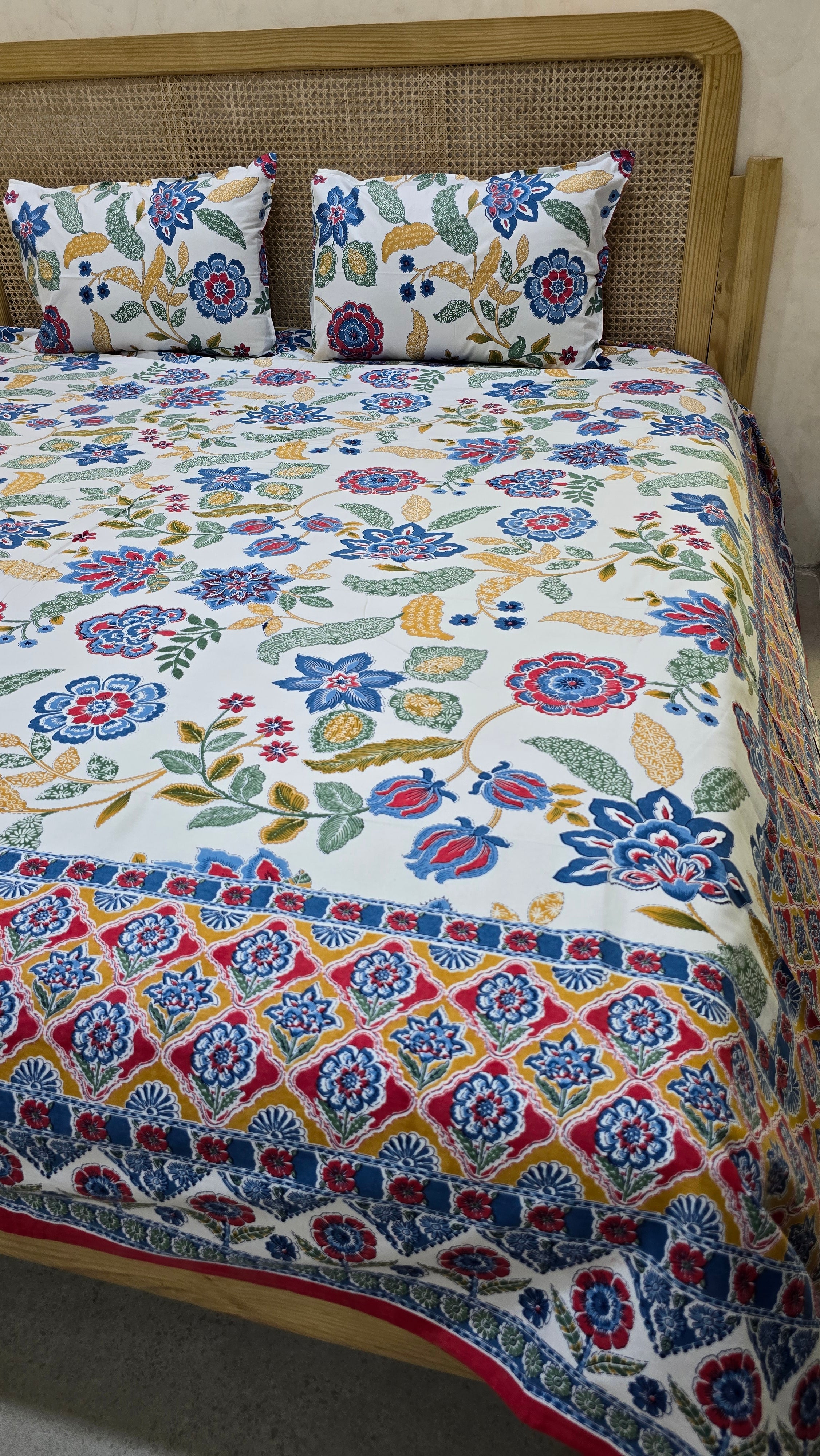 RANGREZ BEDSHEET WITH TWO REVERSIBLE PILLOW COVERS