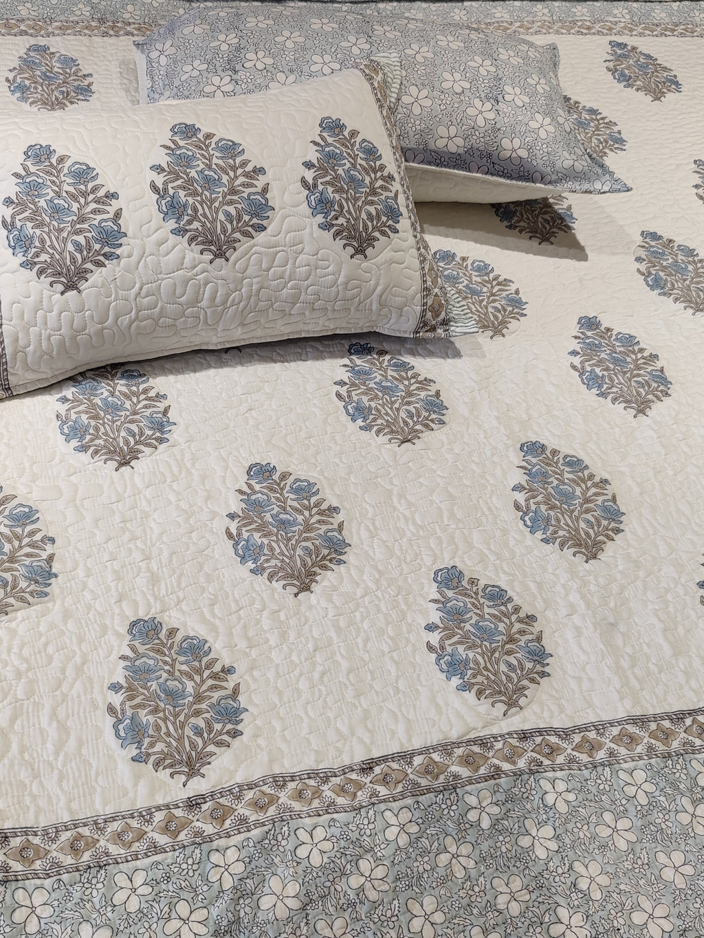 DISHA HANDBLOCK PRINTED QUILTED BEDCOVER