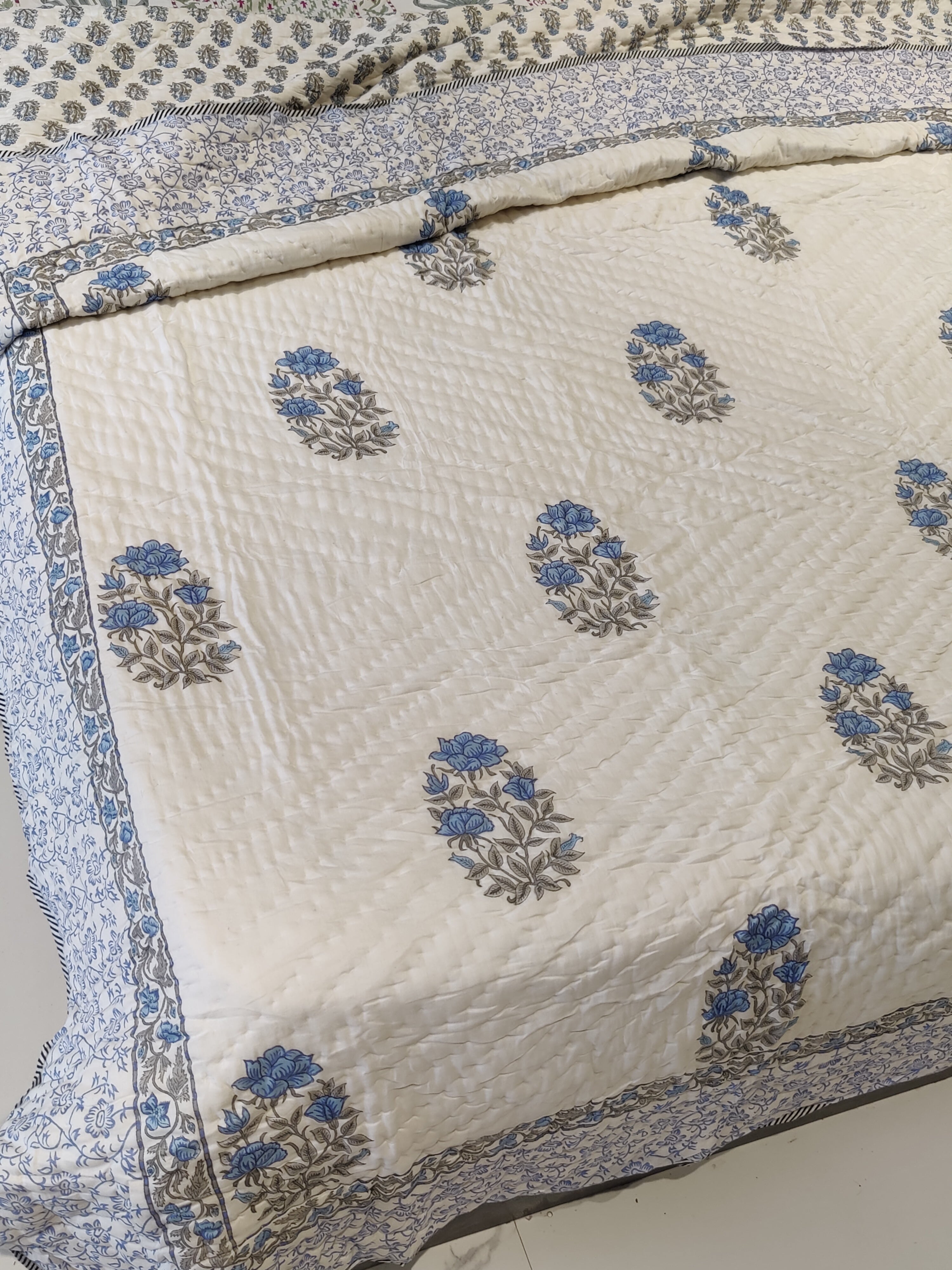 HAND BLOCK PRINTED REVERSIBLE MULMUL QUILT
