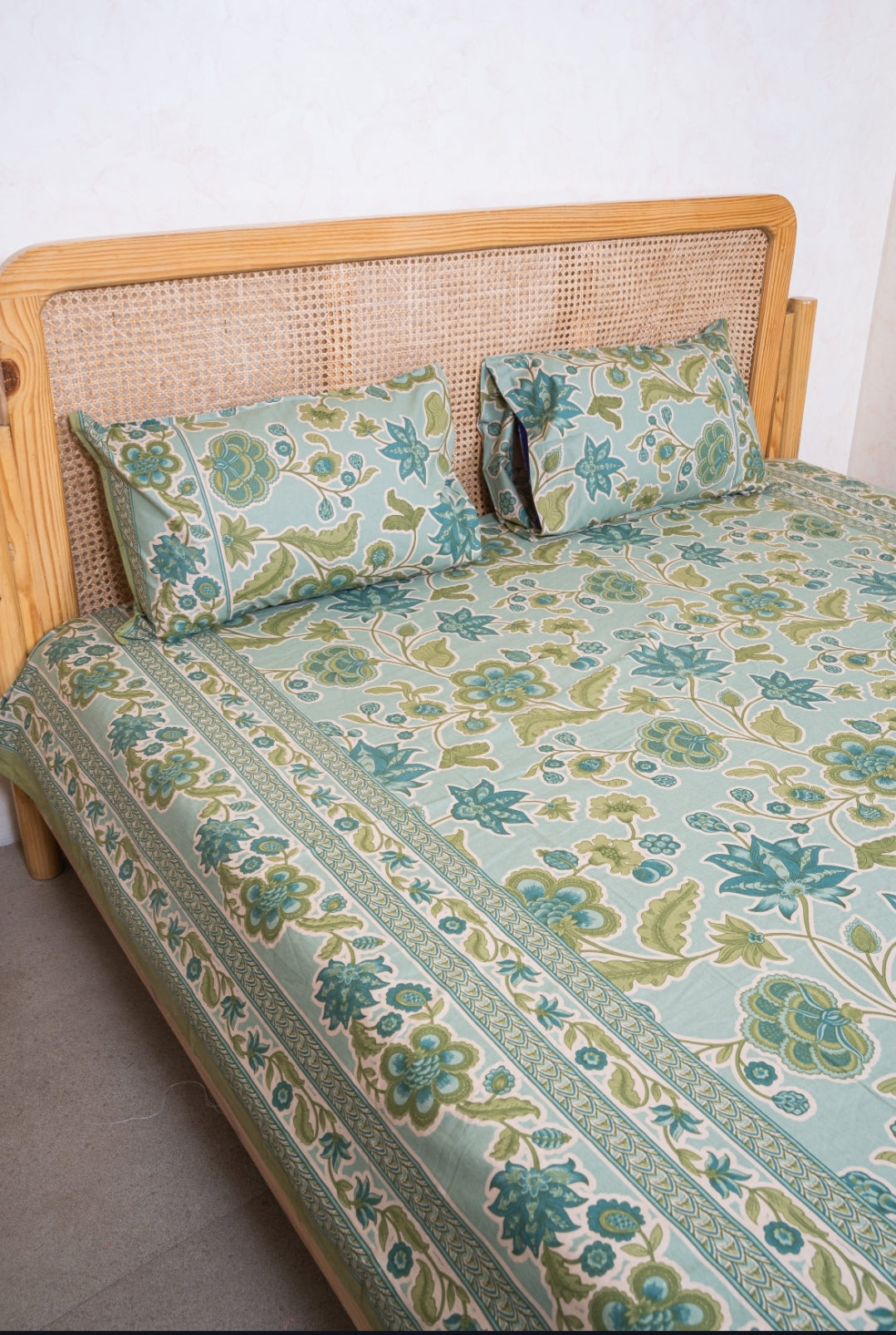 SHALIMAR BEDSHEET WITH TWO REVERSIBLE PILLOW COVERS