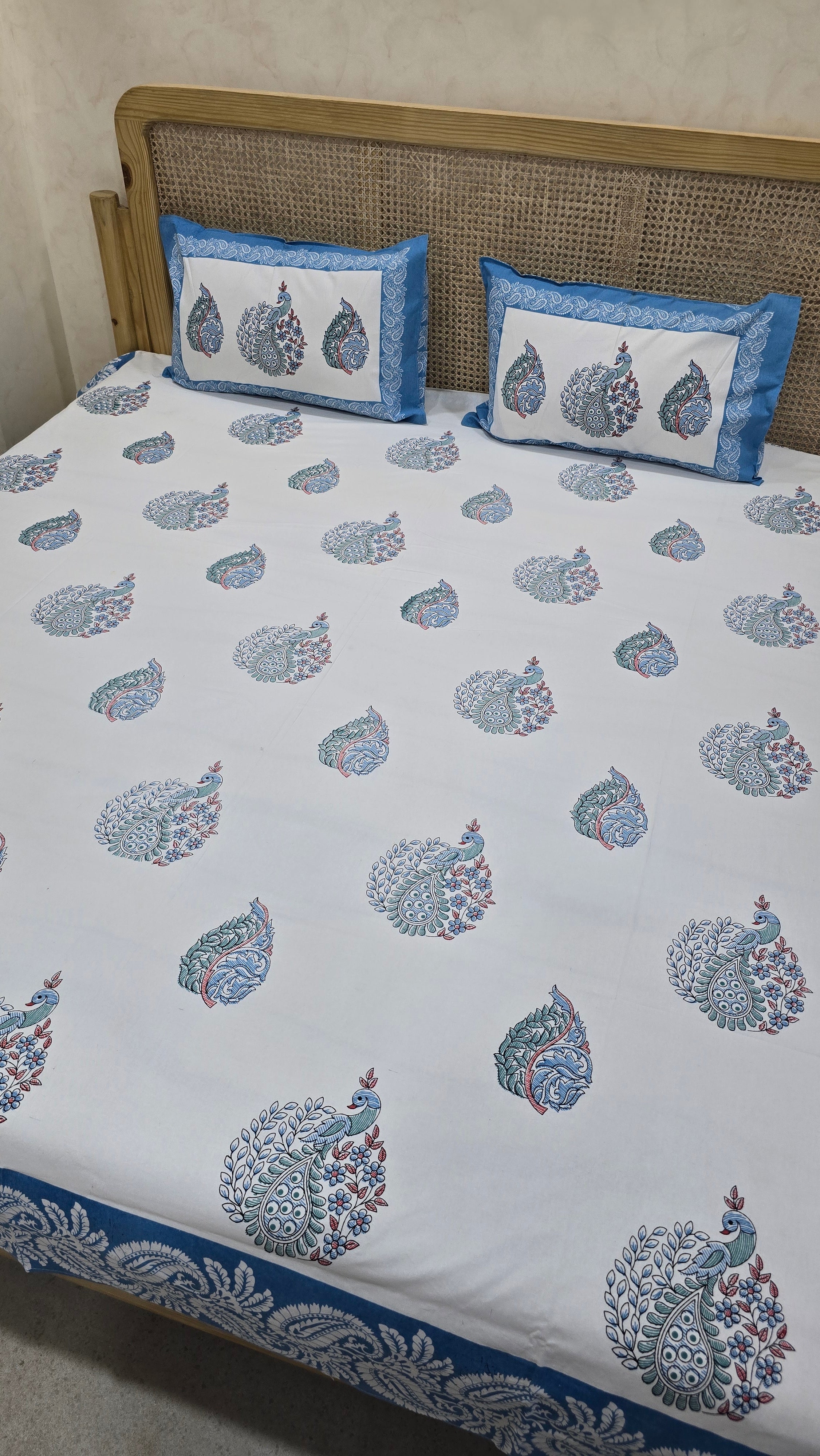 GULZAR BEDSHEET WITH TWO REVERSIBLE PILLOW COVERS