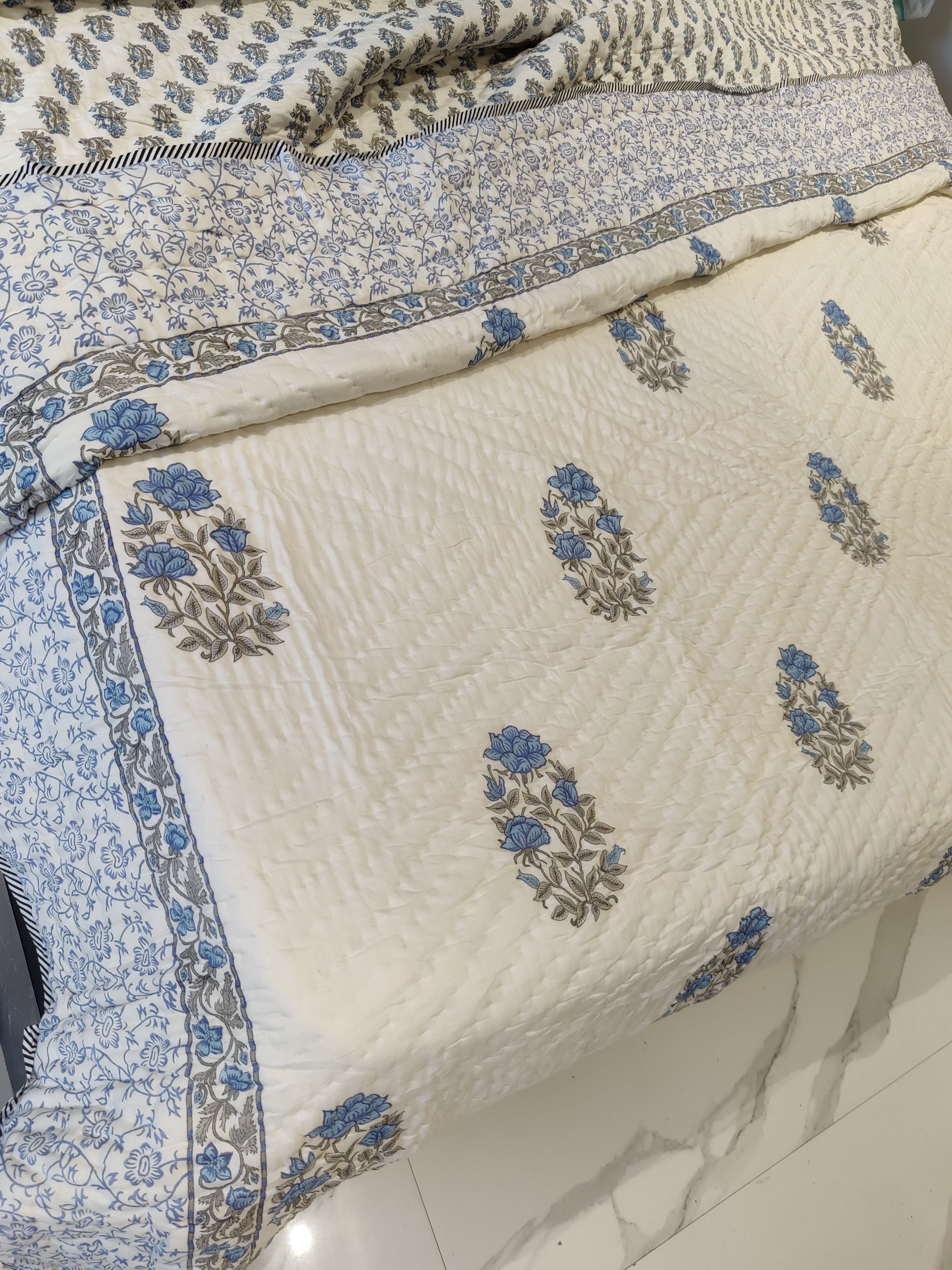 HAND BLOCK PRINTED REVERSIBLE MULMUL QUILT